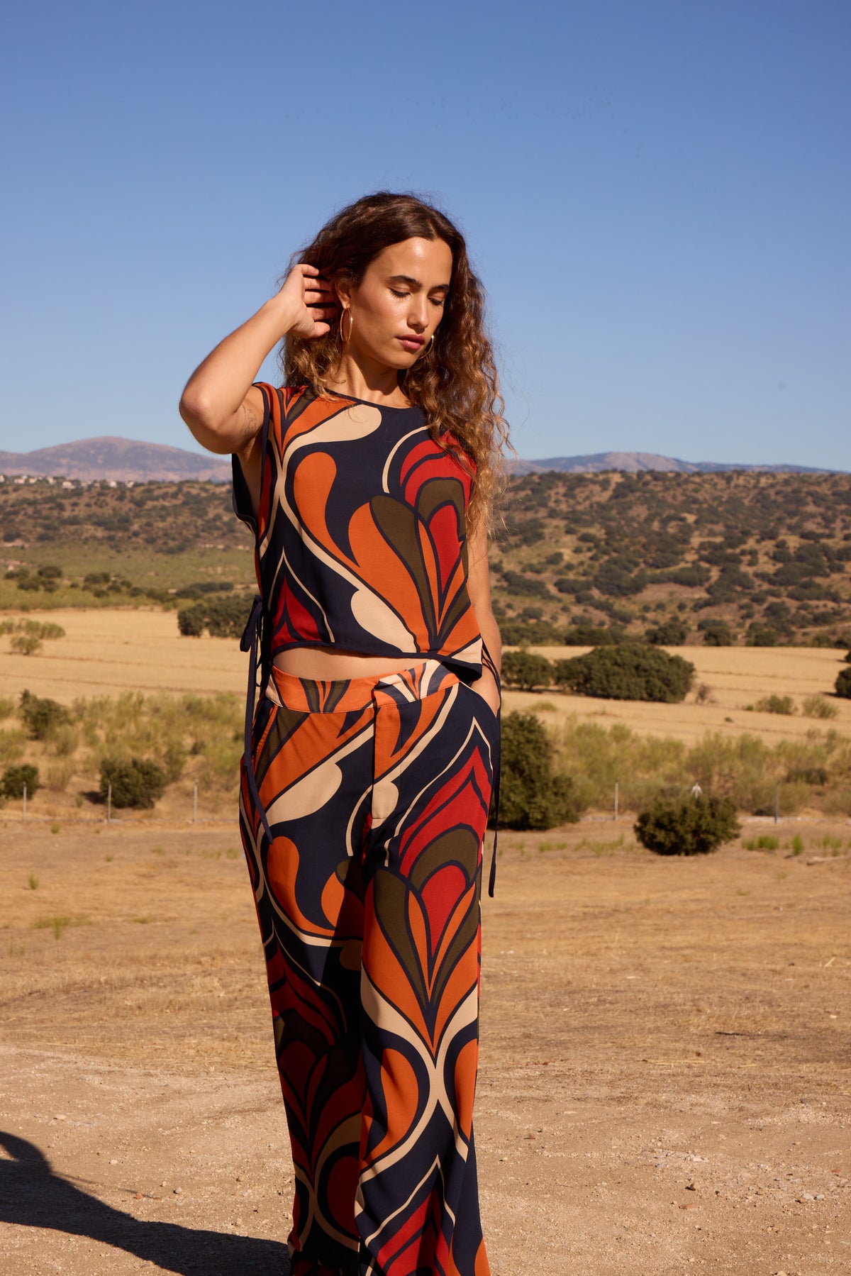 AZZURA PANT - Pantalón maxi print geométrico