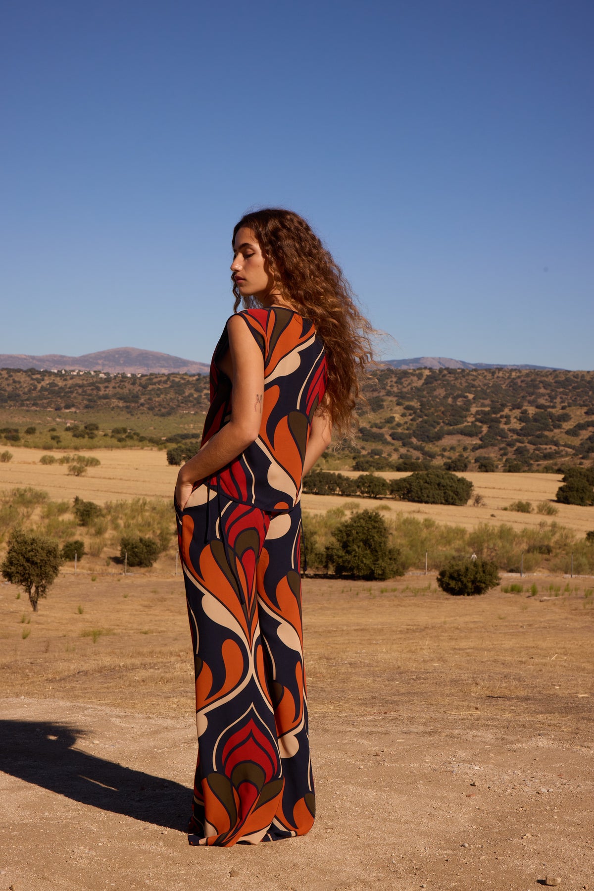 AZZURA PANT - Pantalón maxi print geométrico