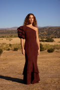 RENATA BROWN - Vestido asimétrico manga abullonada marrón