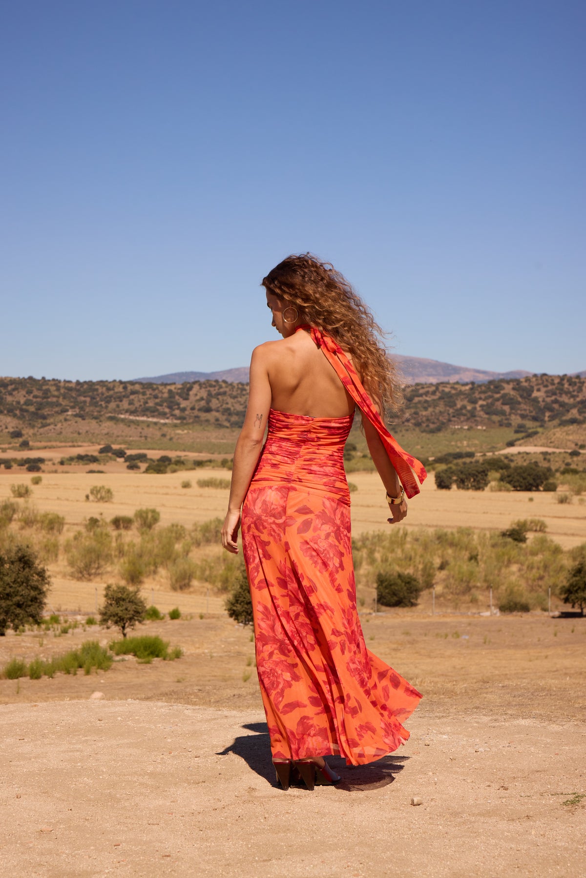 FIORELLA ORANGE - Vestido halter tul elástico manga desmontable