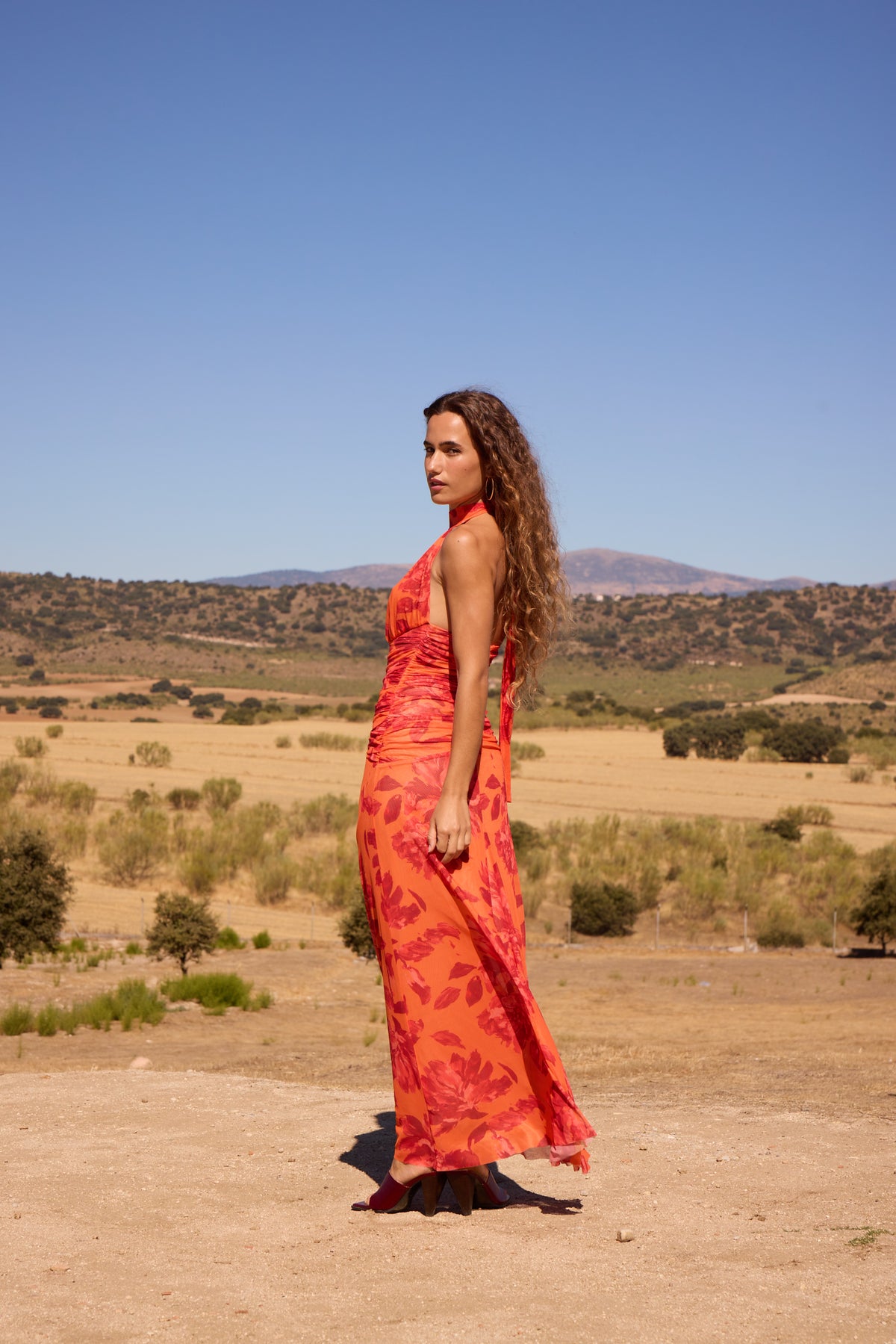 FIORELLA ORANGE - Vestido halter tul elástico manga desmontable