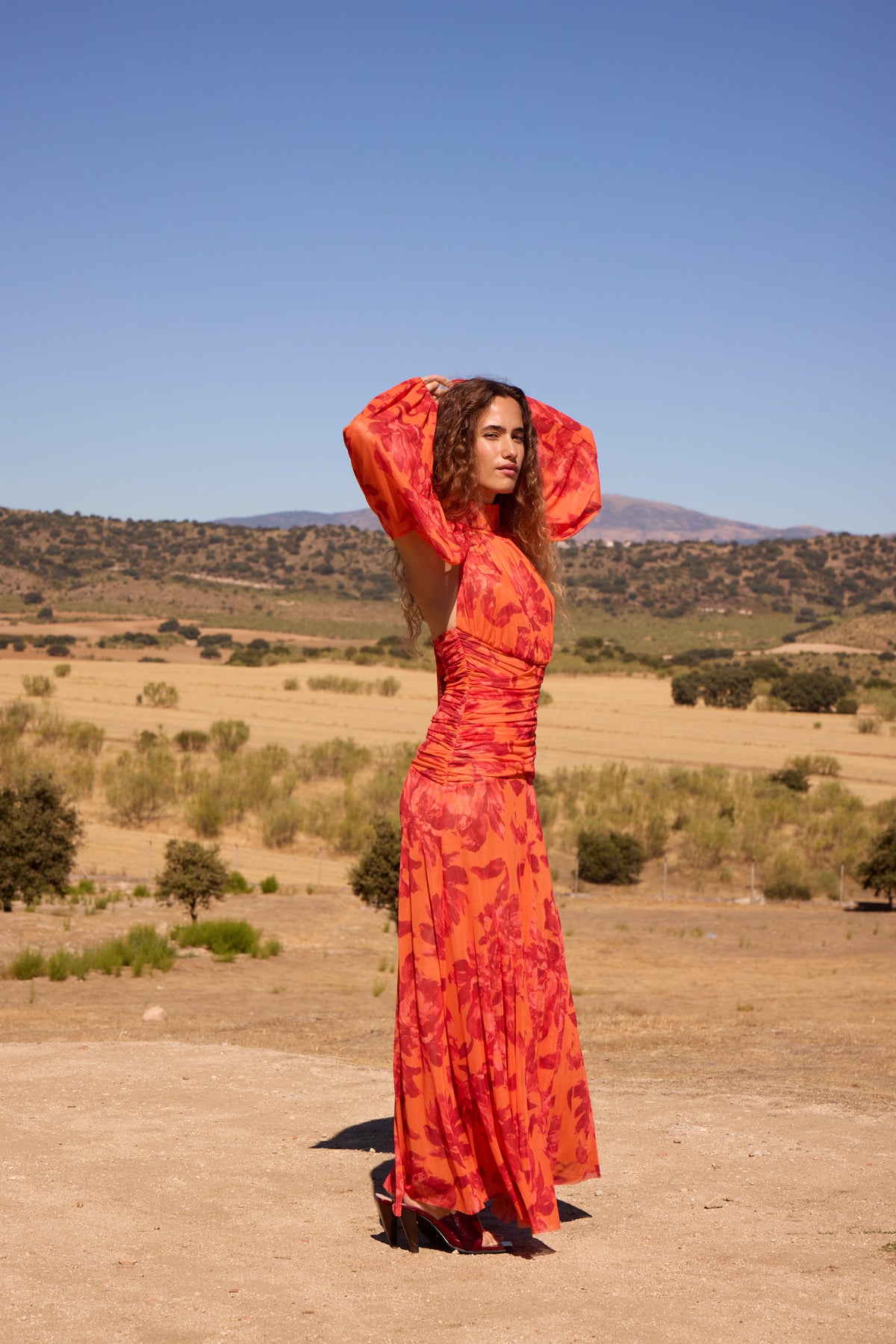 FIORELLA ORANGE - Vestido halter tul elástico manga desmontable