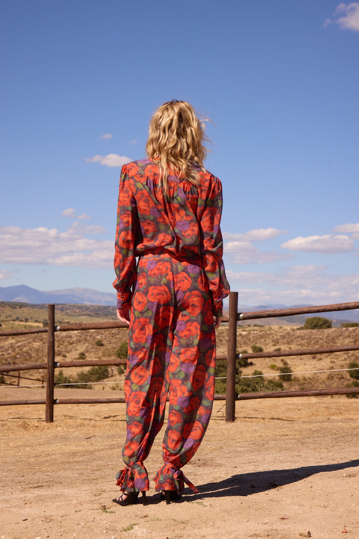 AMORE SHIRT - Camisa print rosas