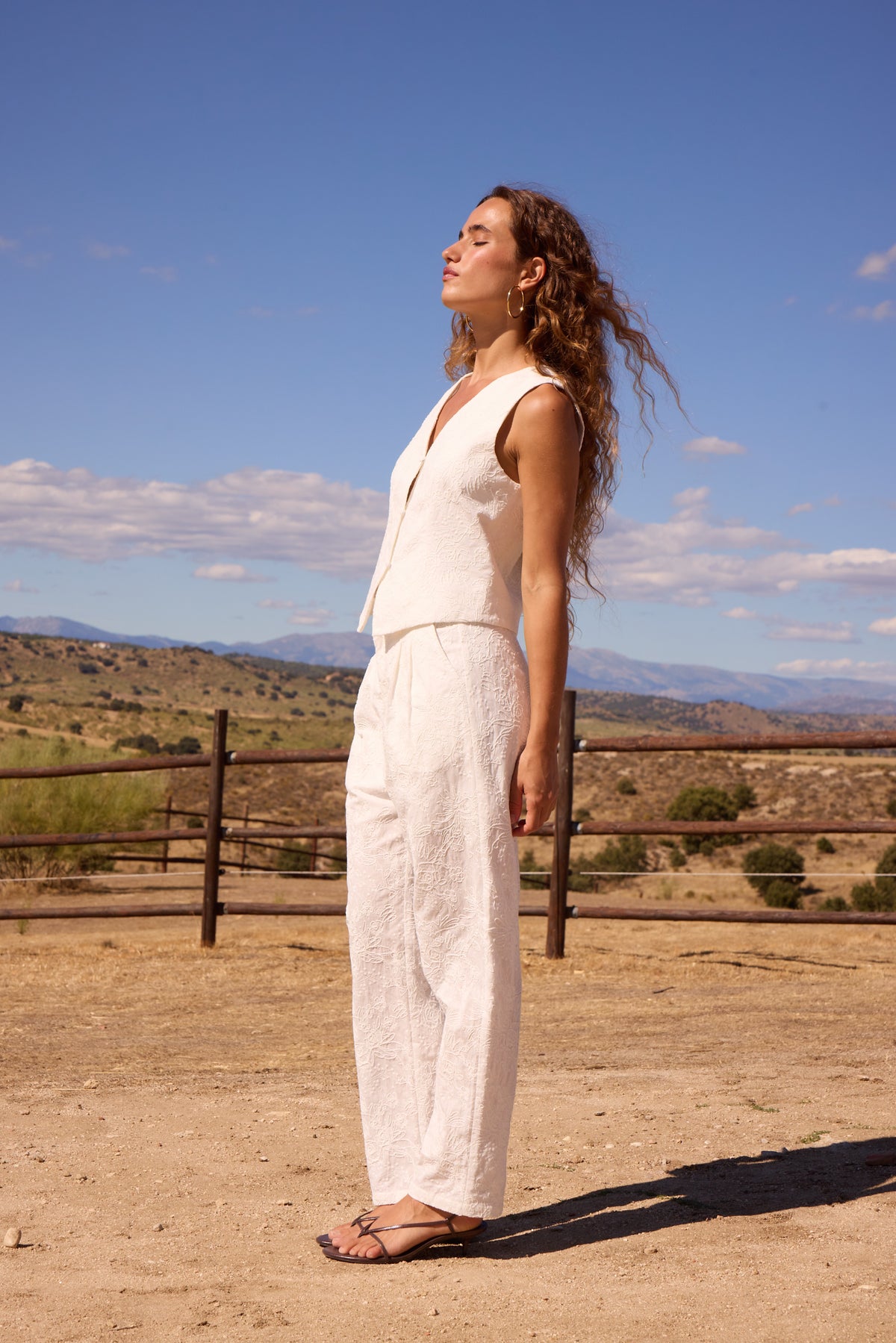 PAOLA VEST - Chaleco traje blanco textura fantasía