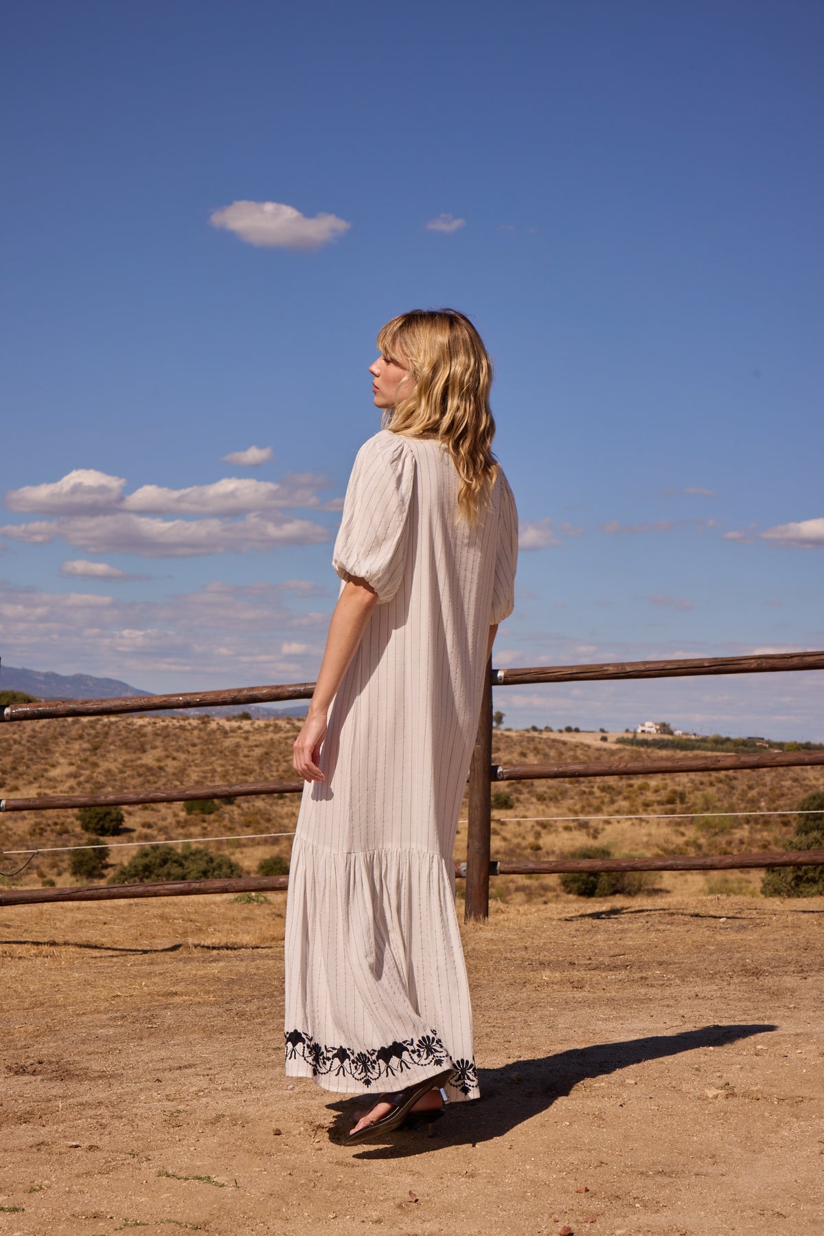DOLCE STRIPES - Vestido raya diplomática bordado