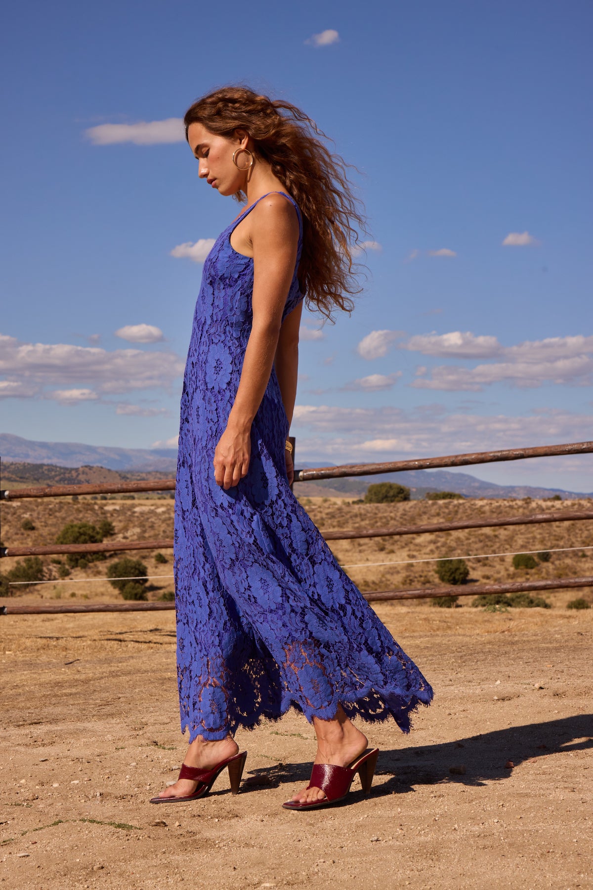 LORETTA BLUE - Vestido midi encaje floral azul