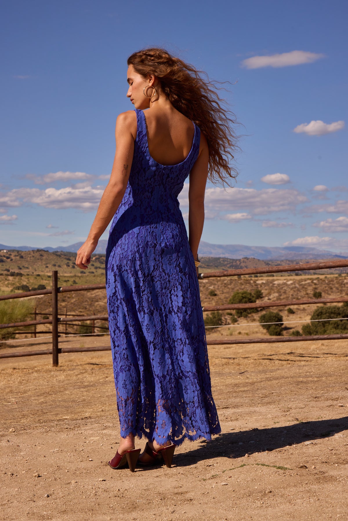 LORETTA BLUE - Vestido midi encaje floral azul
