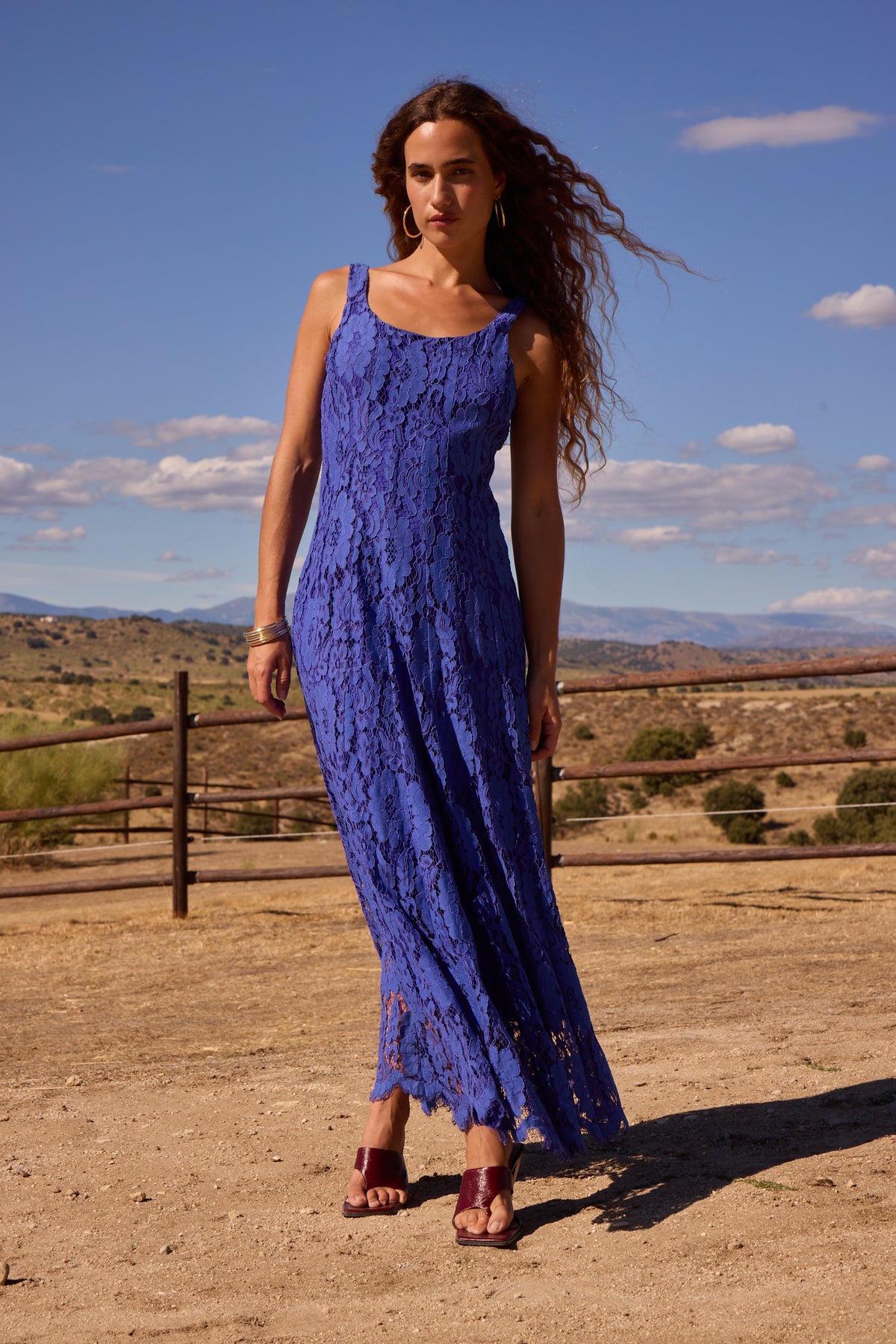 LORETTA BLUE - Vestido midi encaje floral azul