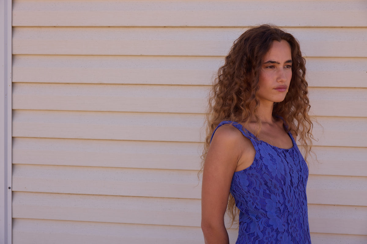 LORETTA BLUE - Vestido midi encaje floral azul