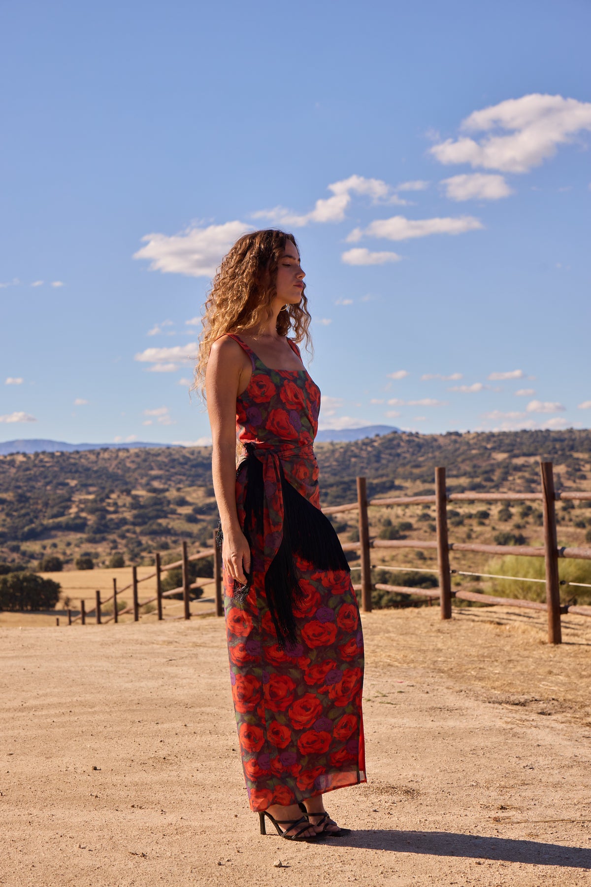 ALLEGRA ROSES - Vestido floral de gasa escote cuadrado