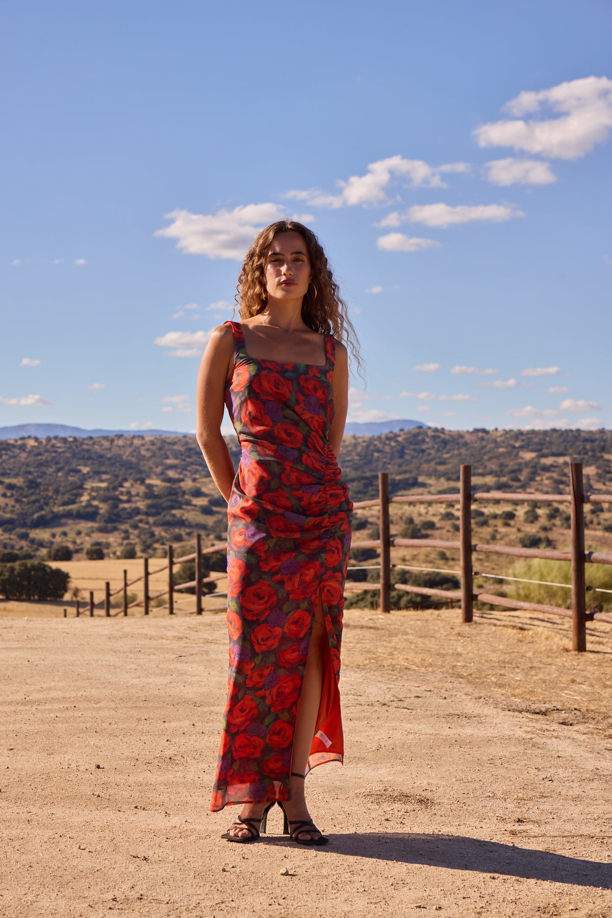 ALLEGRA ROSES - Vestido floral de gasa escote cuadrado