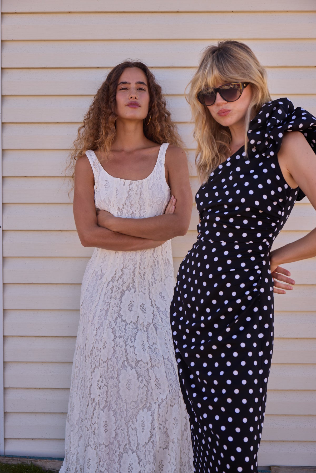 VALENTINA DOTS - Vestido asimétrico lunares detalle hombro