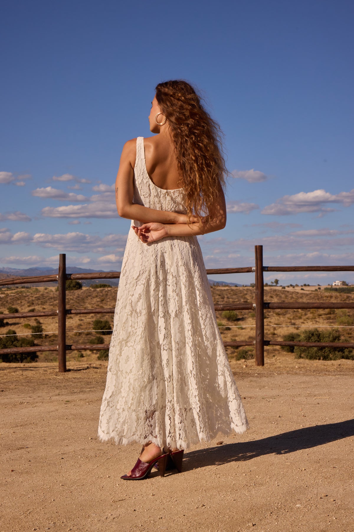 LORETTA WHITE - Vestido midi encaje floral blanco