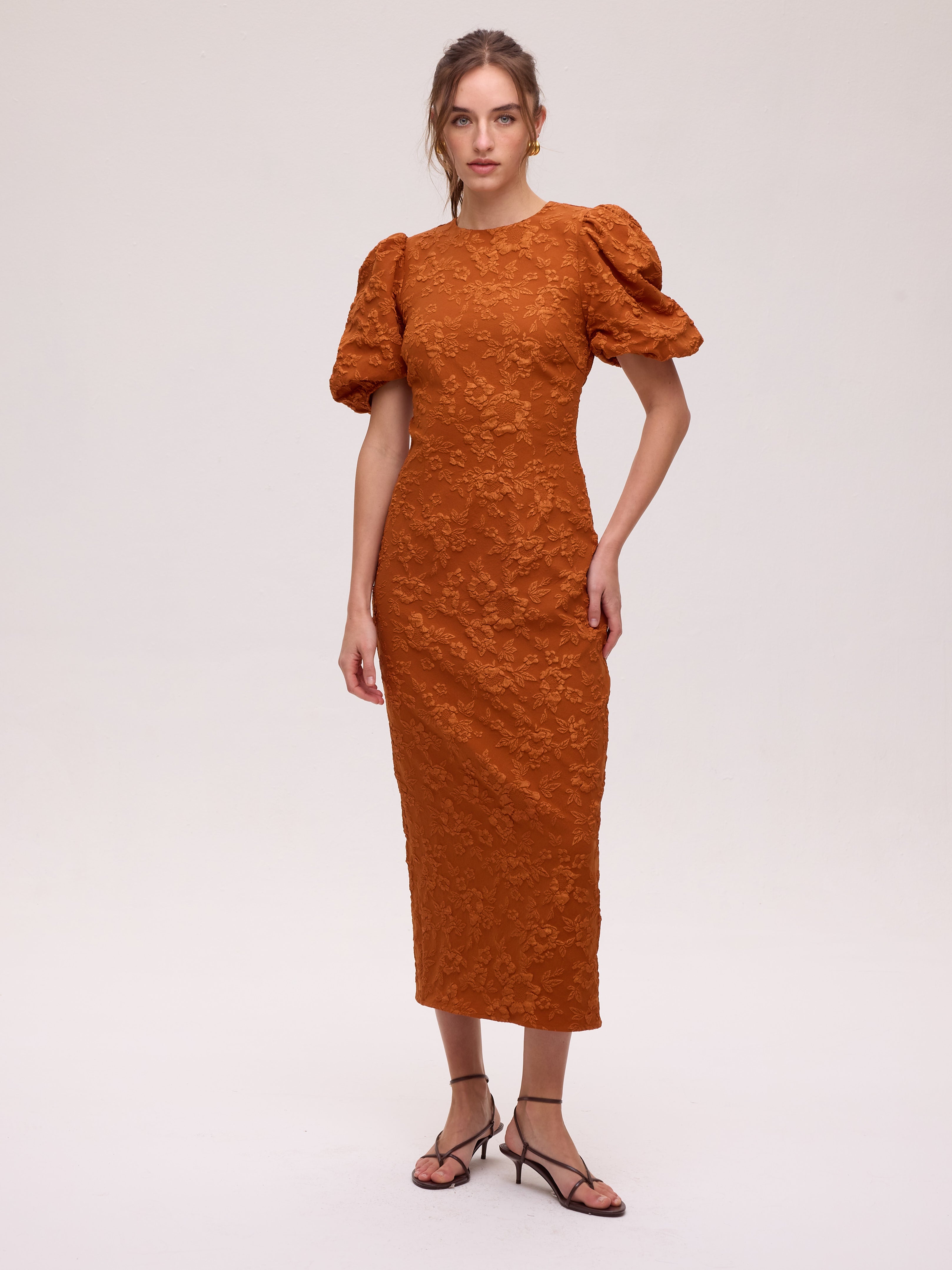 FIORE ORANGE - Vestido brocado floral escote espalda