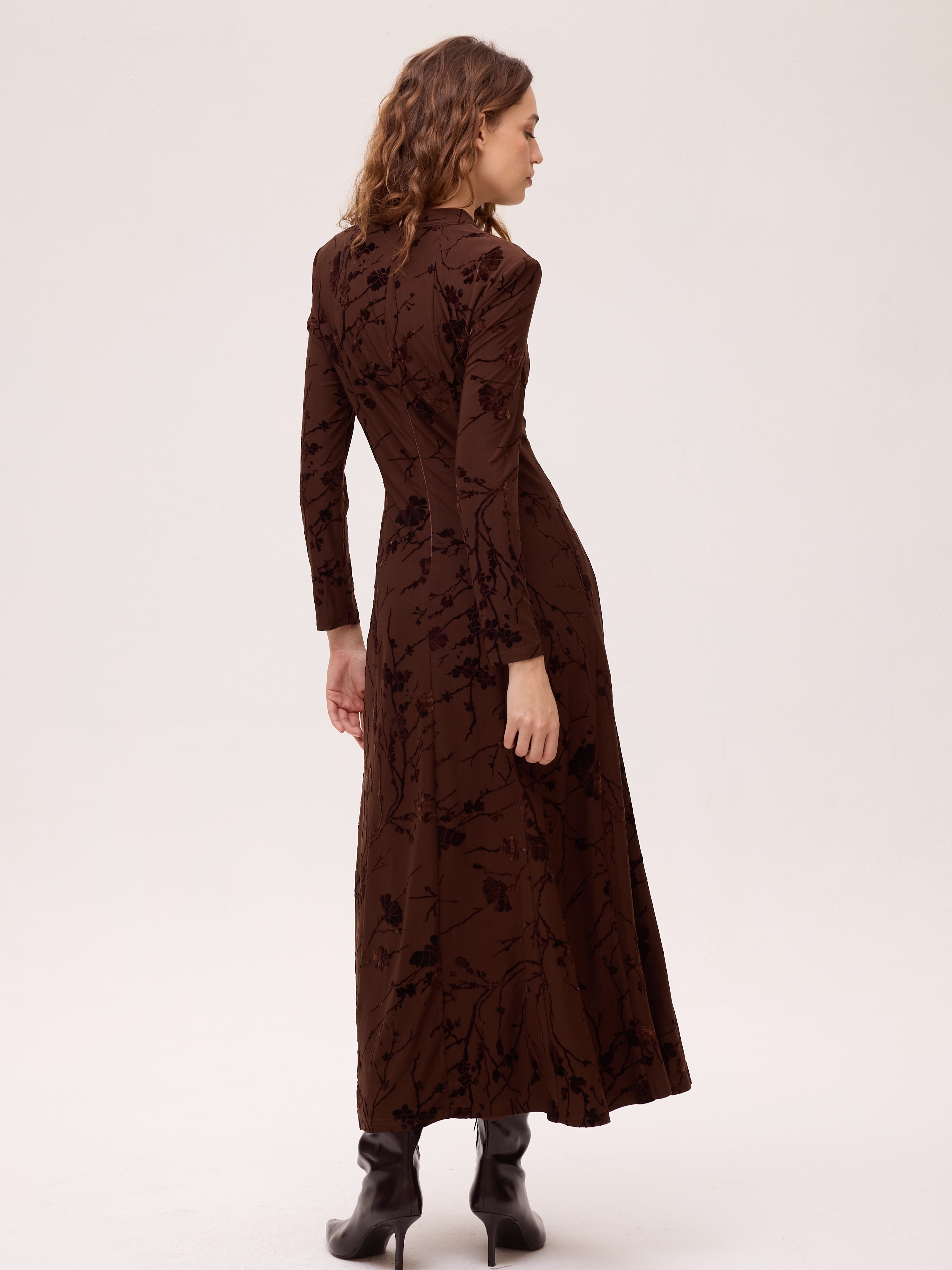 NUIT BROWN - Vestido marrón flores de terciopelo