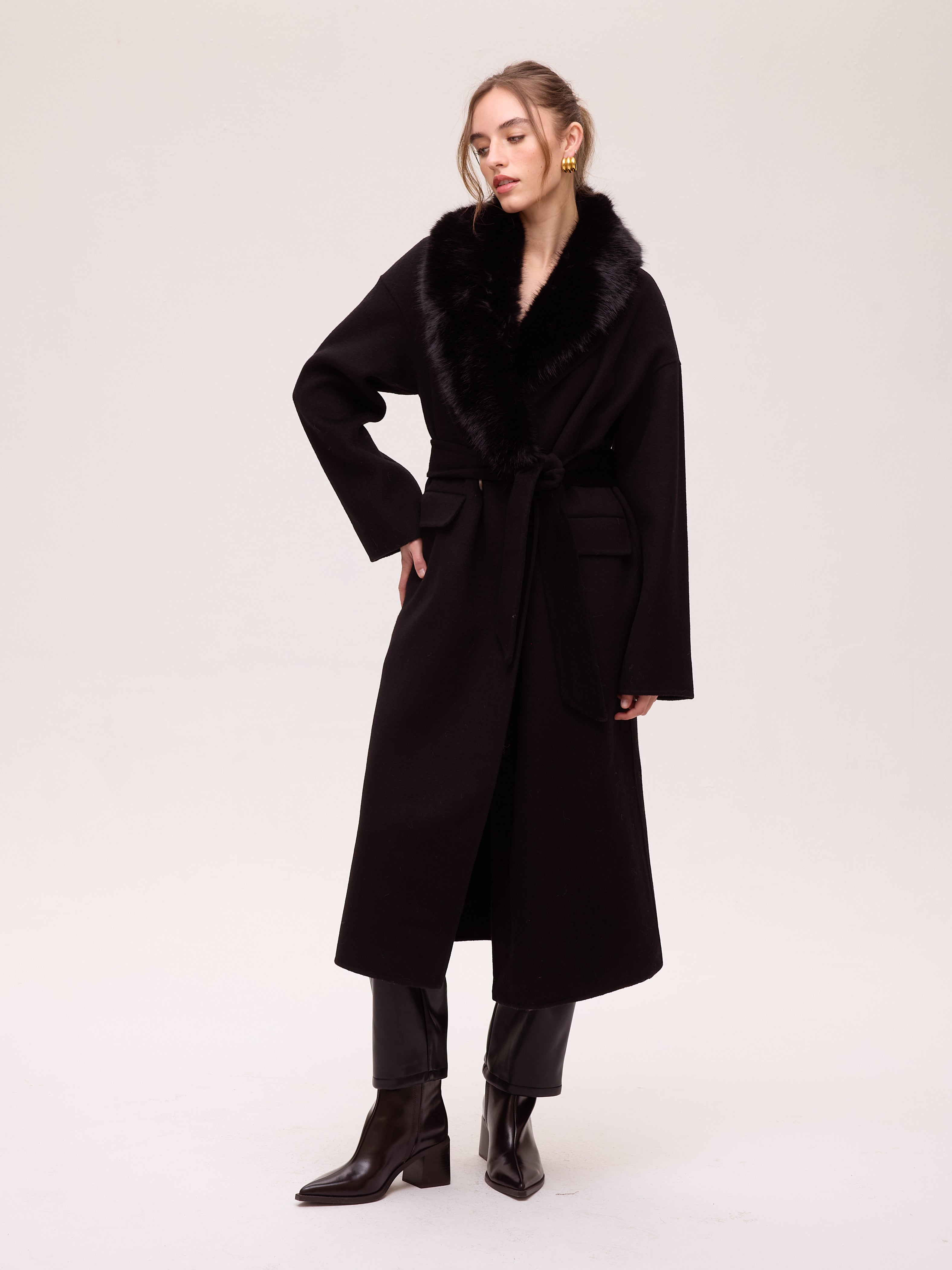 TUBE BLACK - Abrigo largo de lana negro con cuello faux fur