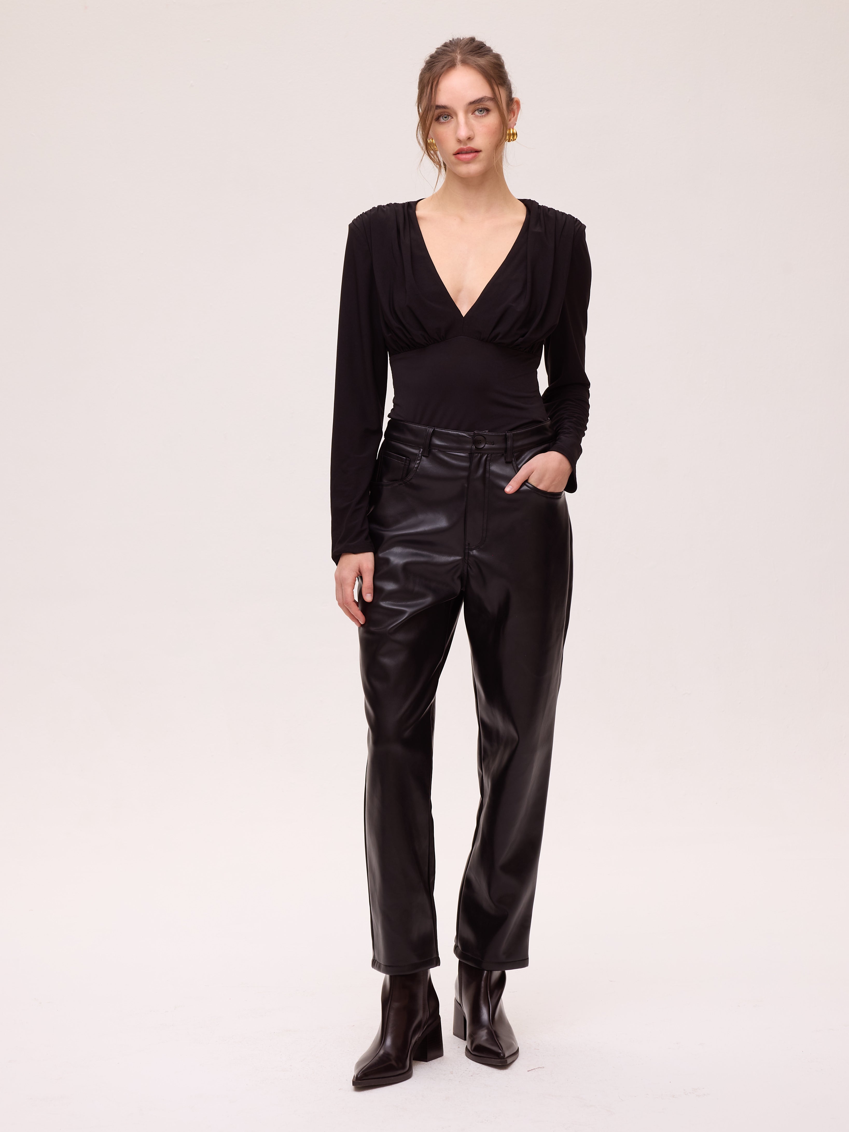 CHILL BLACK - Top en crepe elástico corte imperio negro