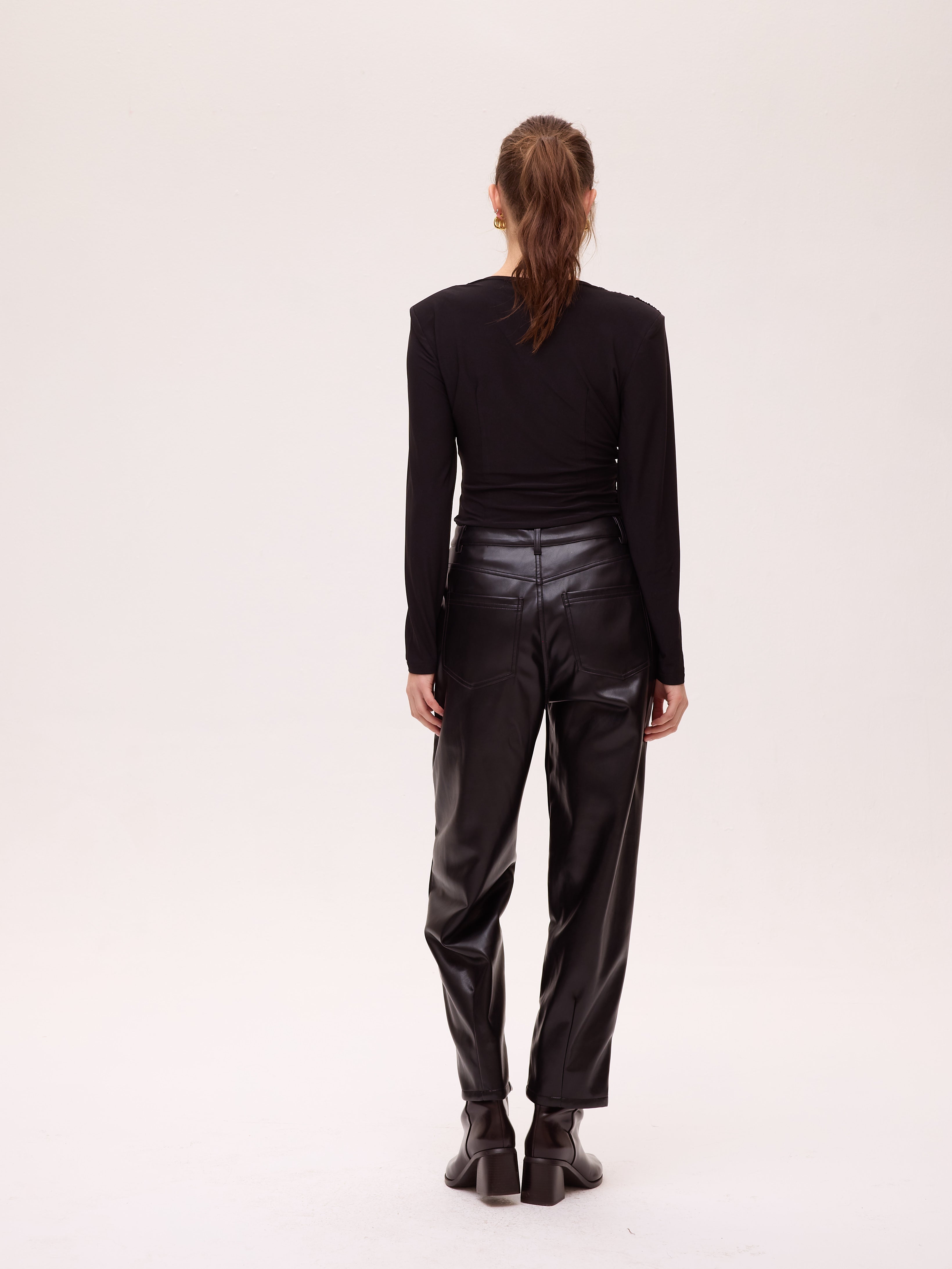 CHILL BLACK - Top en crepe elástico corte imperio negro