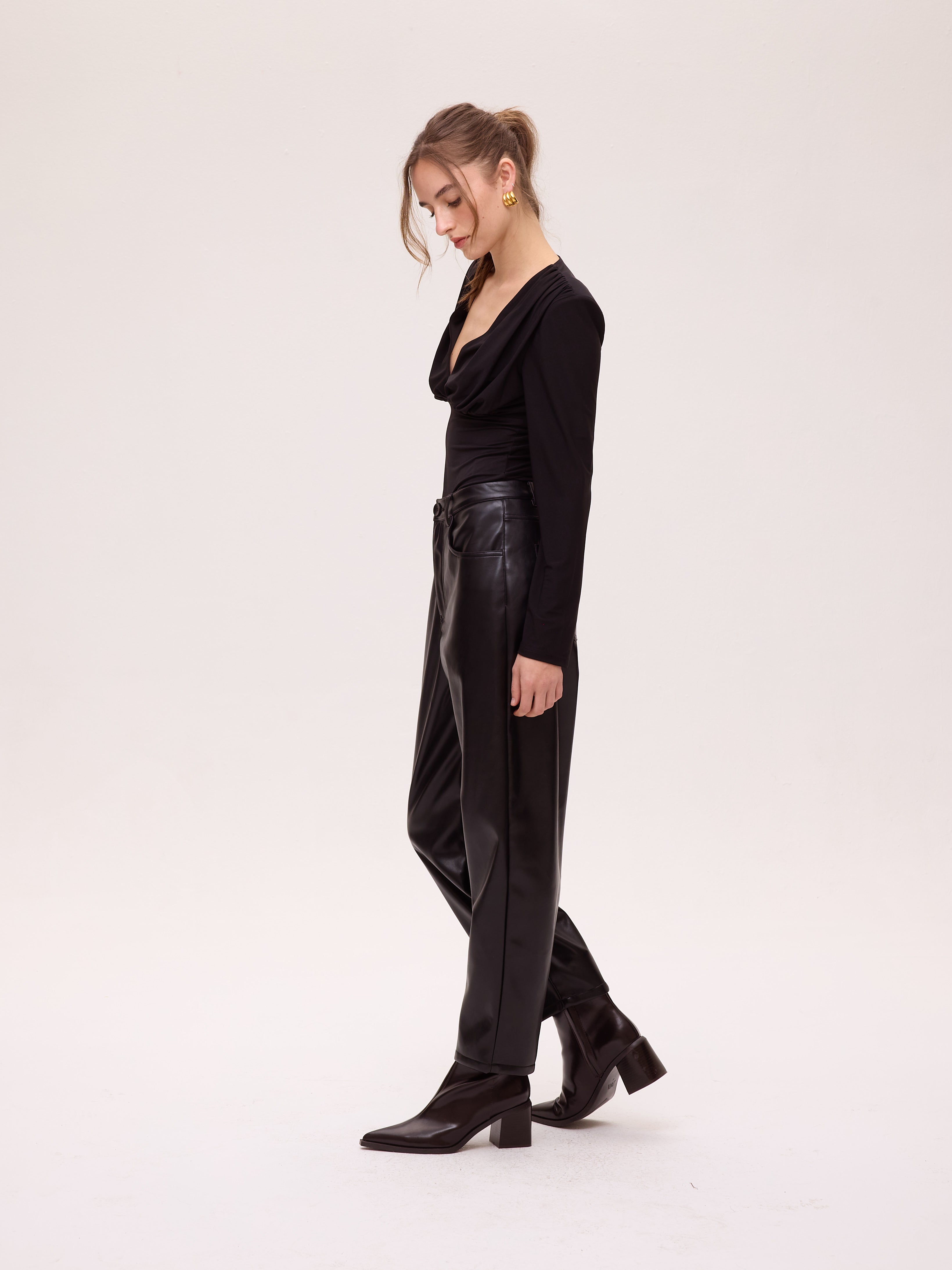 CHILL BLACK - Top en crepe elástico corte imperio negro