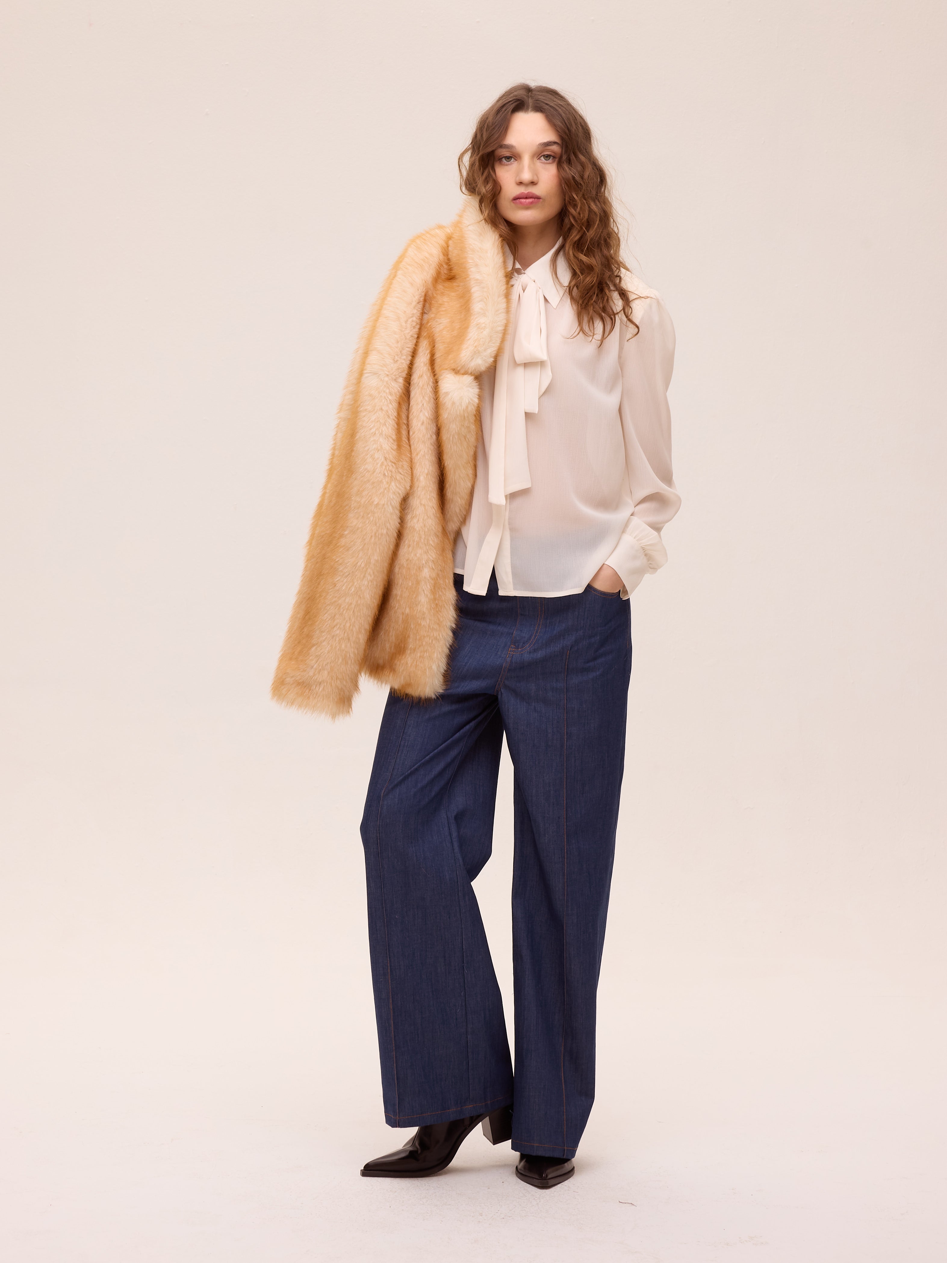 FREEWAY HONEY - Abrigo corto faux fur - Miel