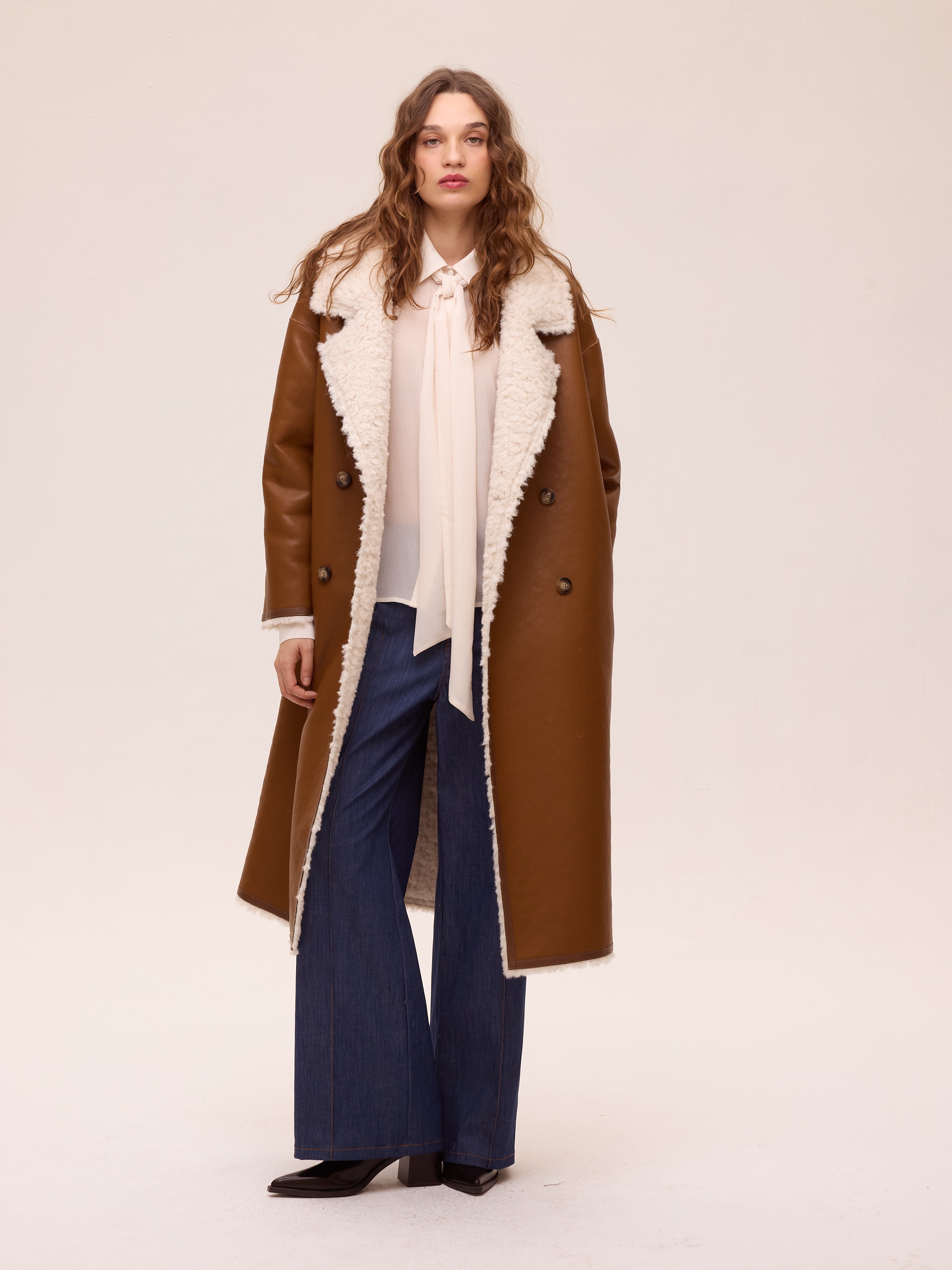 ZHIVAGO BROWN - Abrigo largo reversible - Ecopiel Marrón/ Pelo Blanco