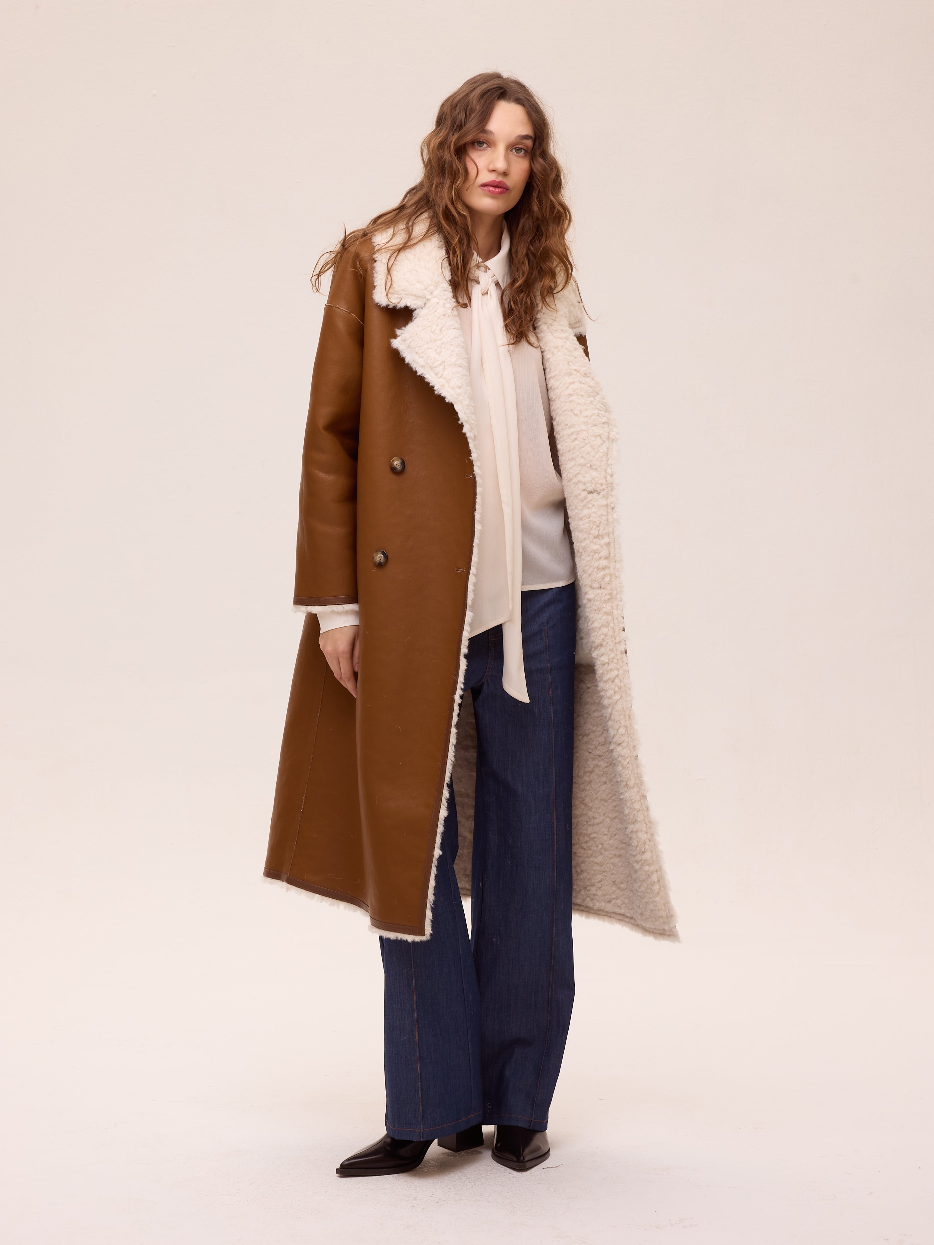 ZHIVAGO BROWN - Abrigo largo reversible - Ecopiel Marrón/ Pelo Blanco