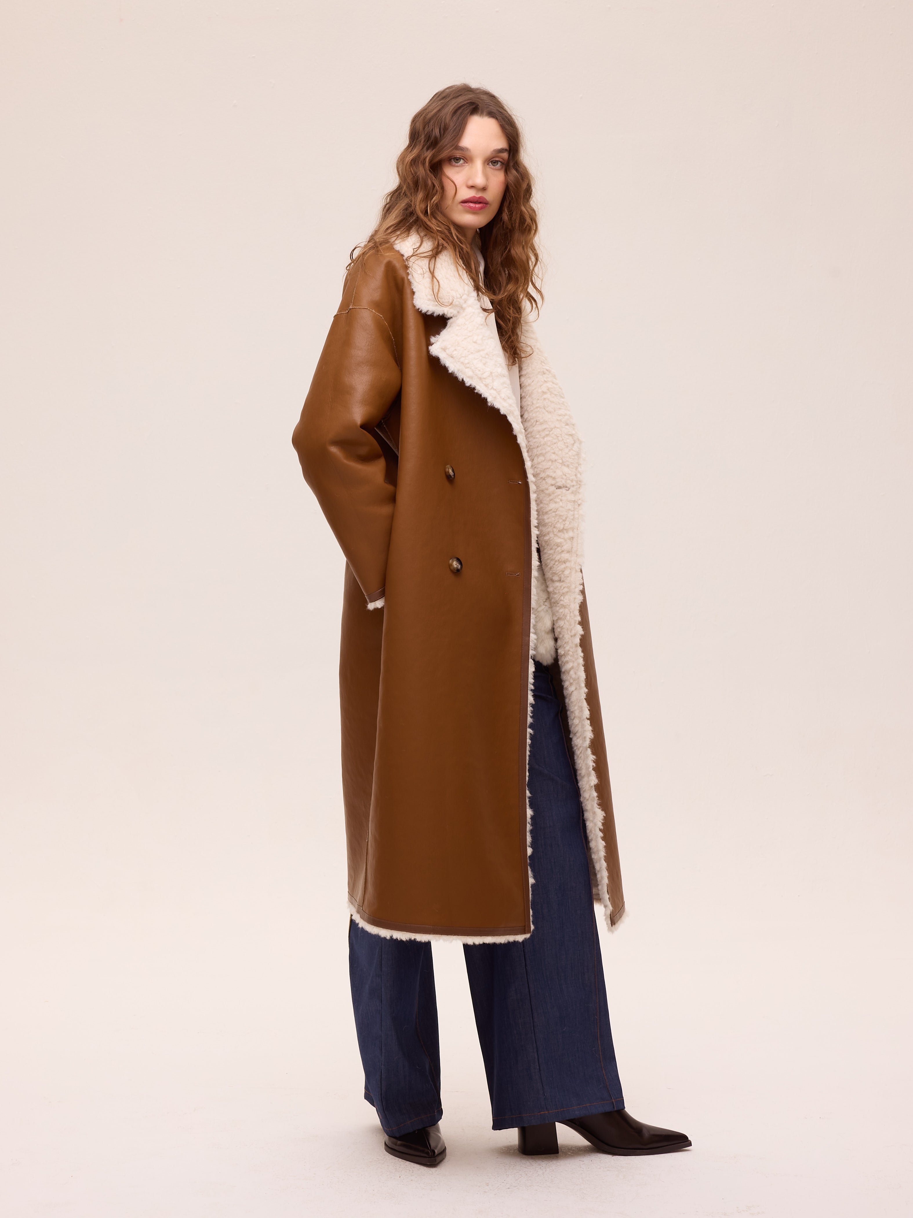 ZHIVAGO BROWN - Abrigo largo reversible - Ecopiel Marrón/ Pelo Blanco