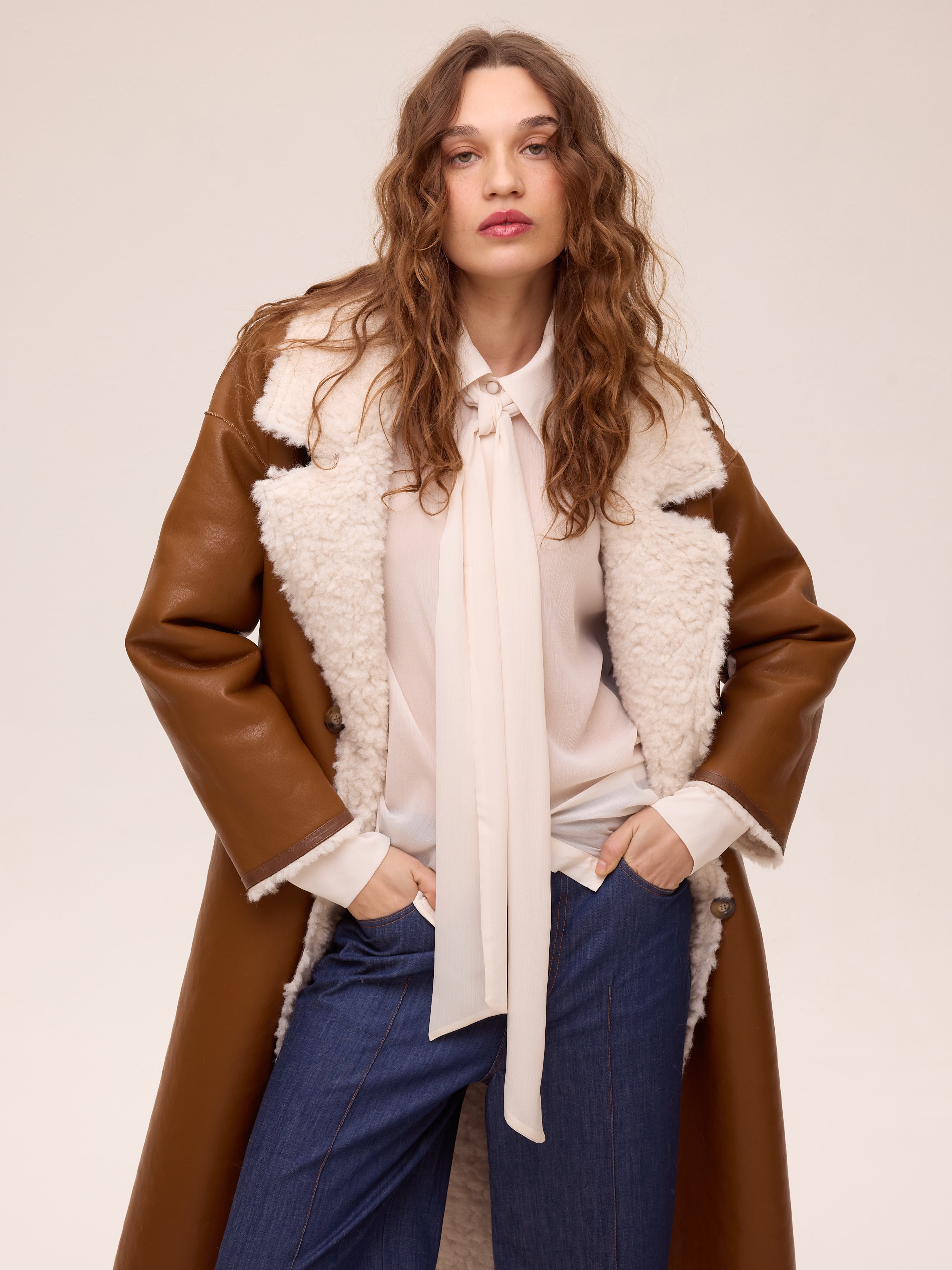 ZHIVAGO BROWN - Abrigo largo reversible - Ecopiel Marrón/ Pelo Blanco