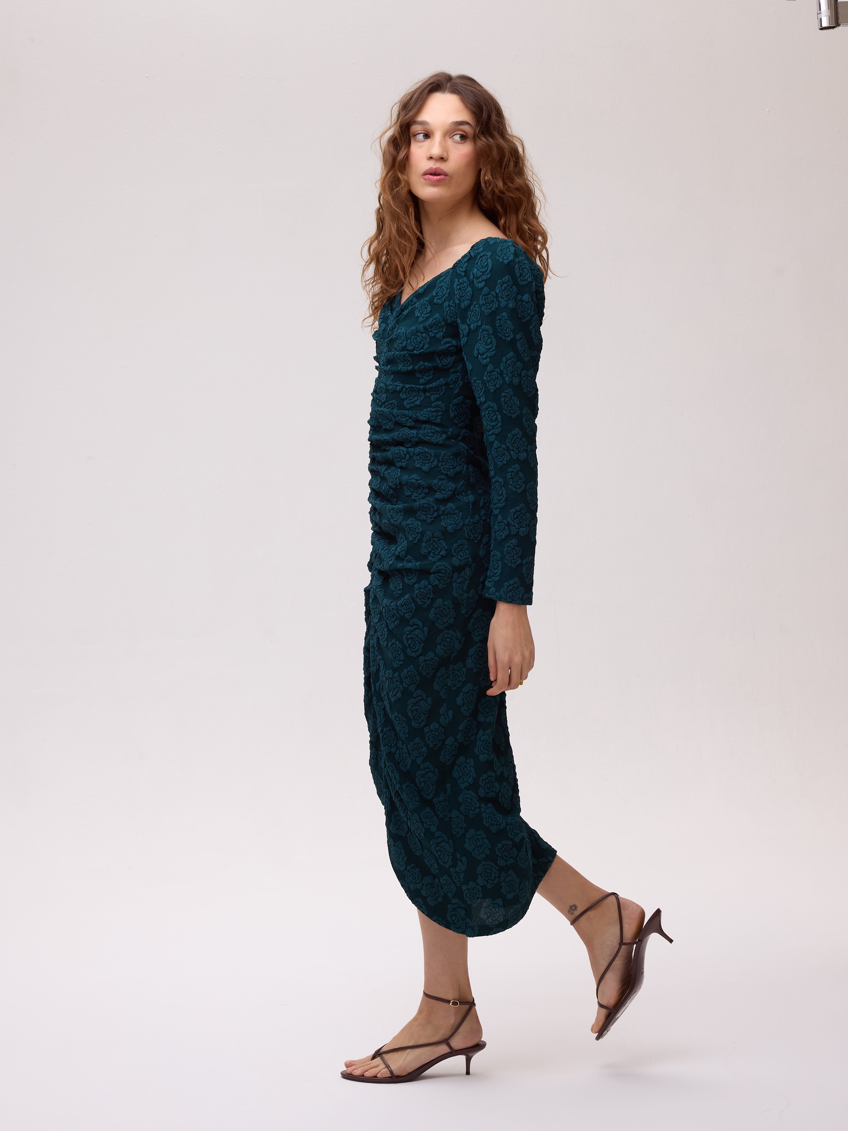 CLOUD - Vestido midi damasco flores . Verde azulado