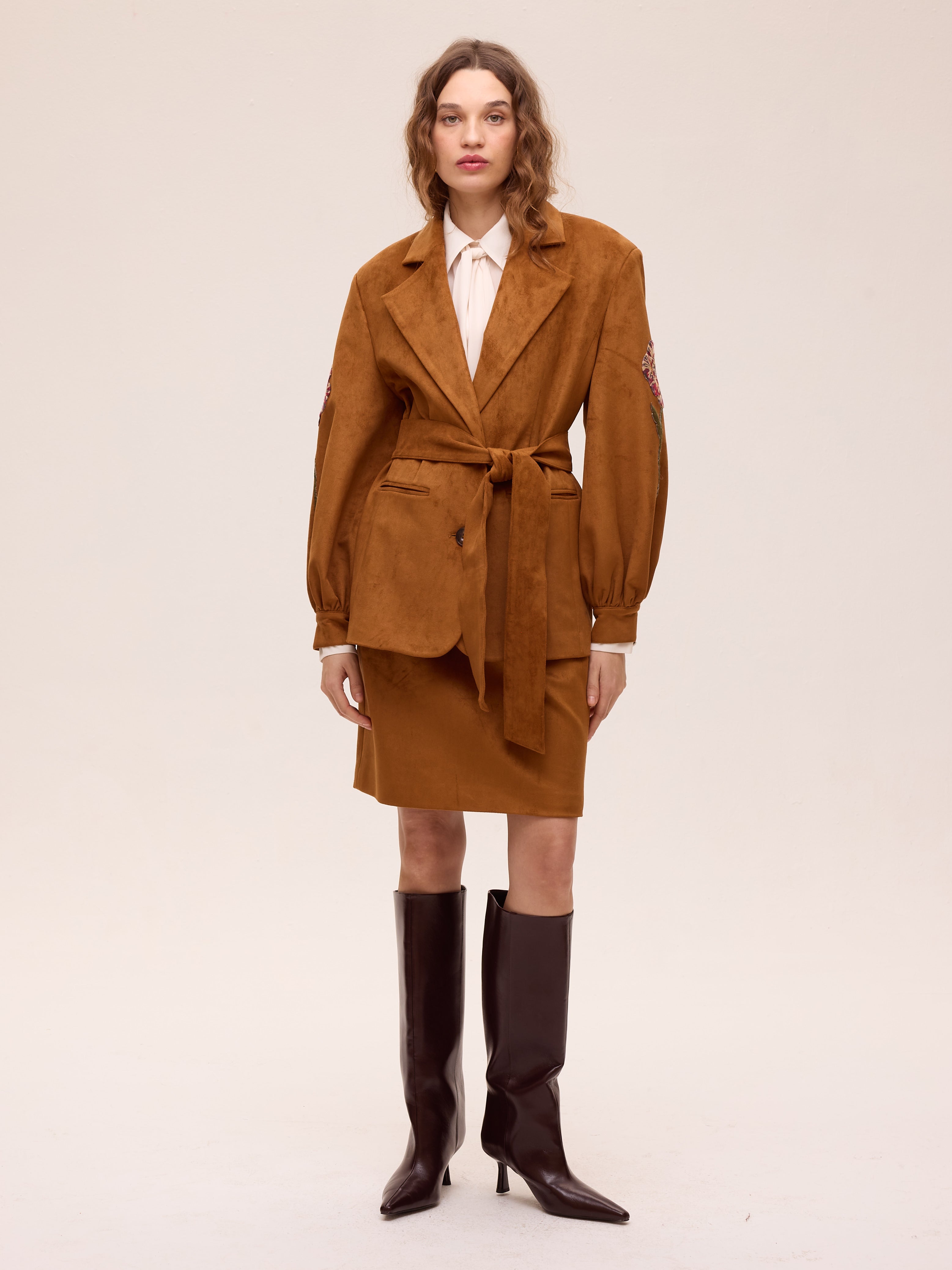 STILL SUEDE - Falda ecopiel corte cintura. Color miel