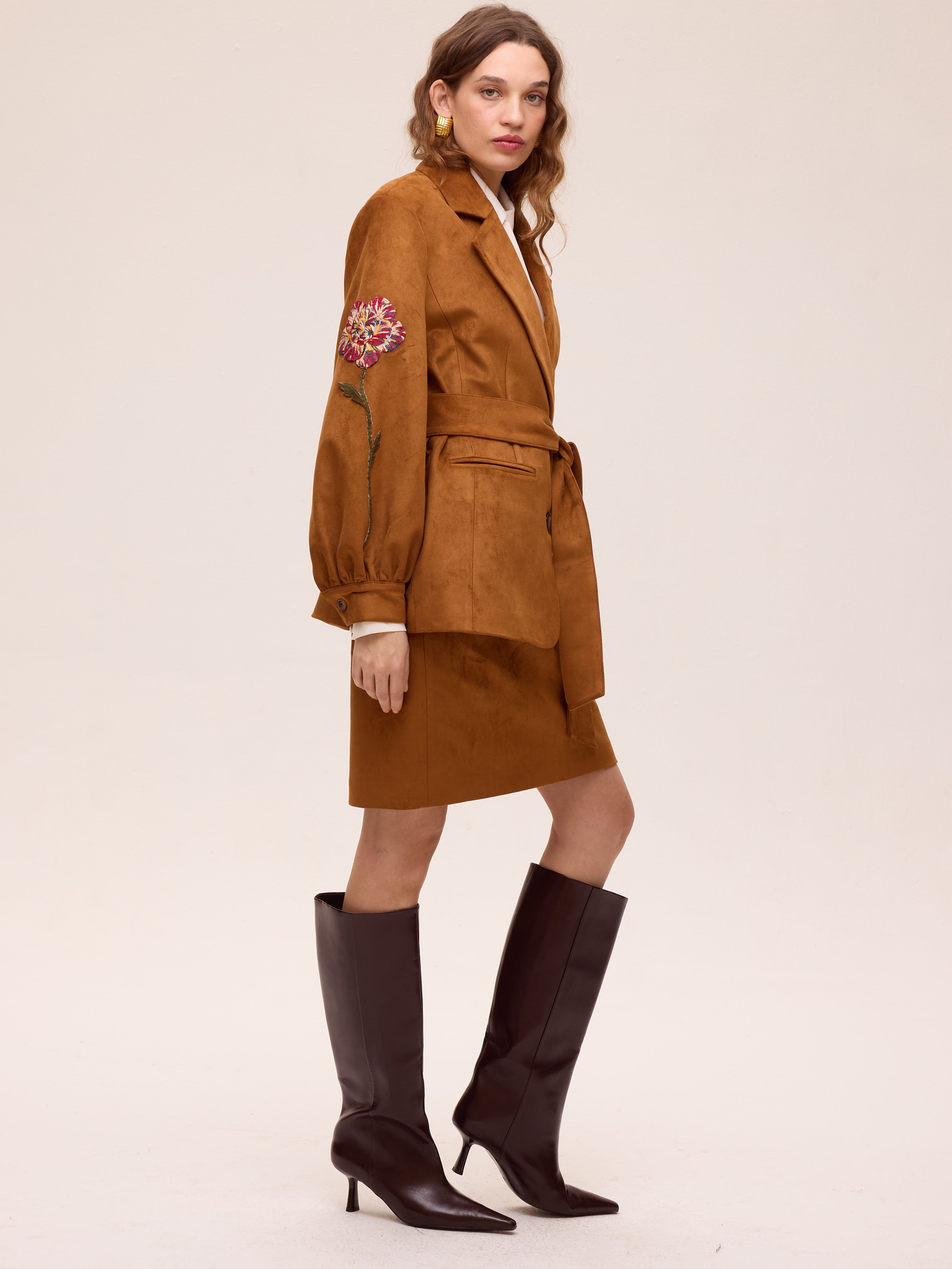 STILL SUEDE - Falda ecopiel corte cintura. Color miel