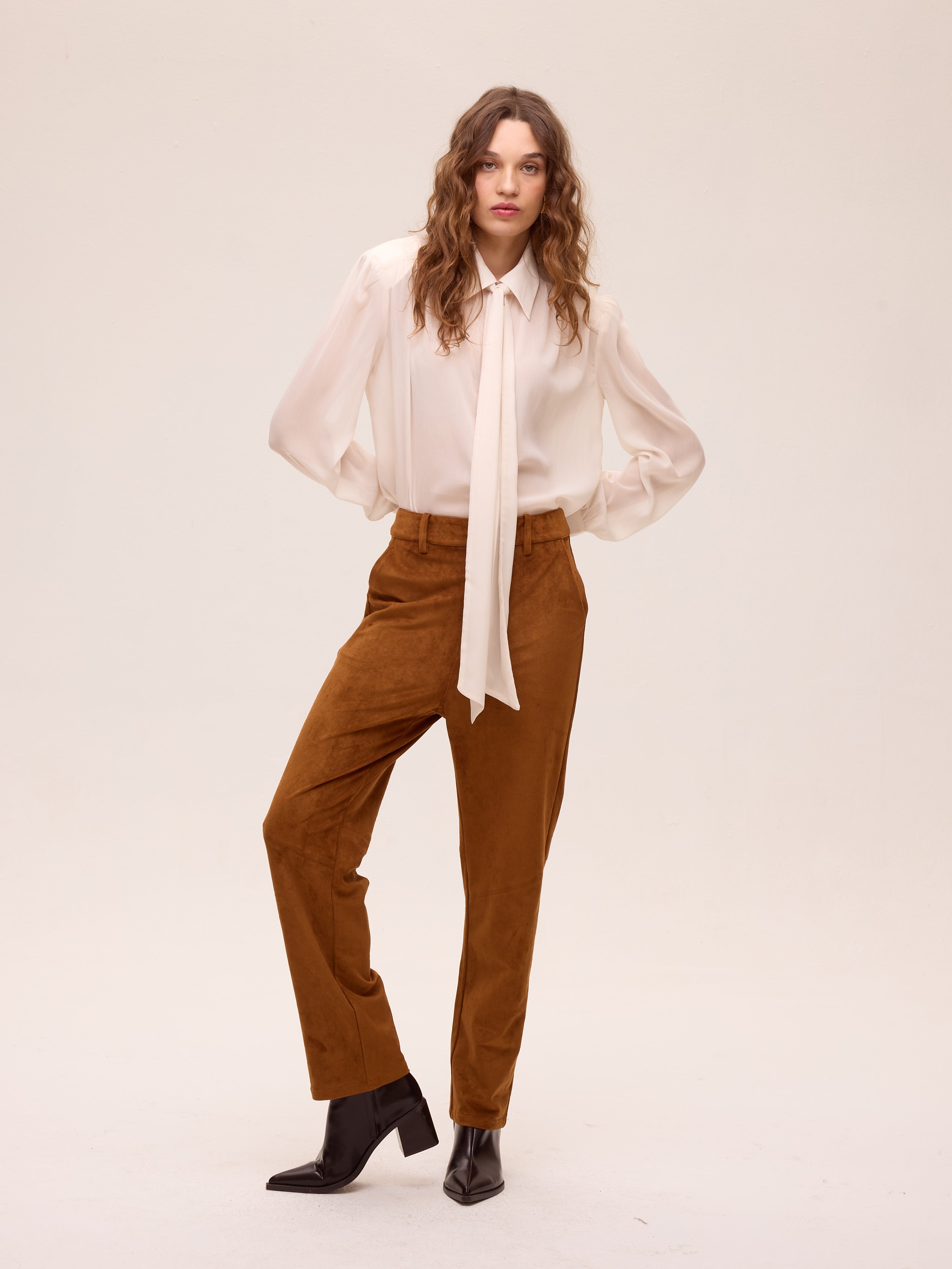 NIMBUS BRIGHT PANT - Pantalón ante 5 bolsillos costuras