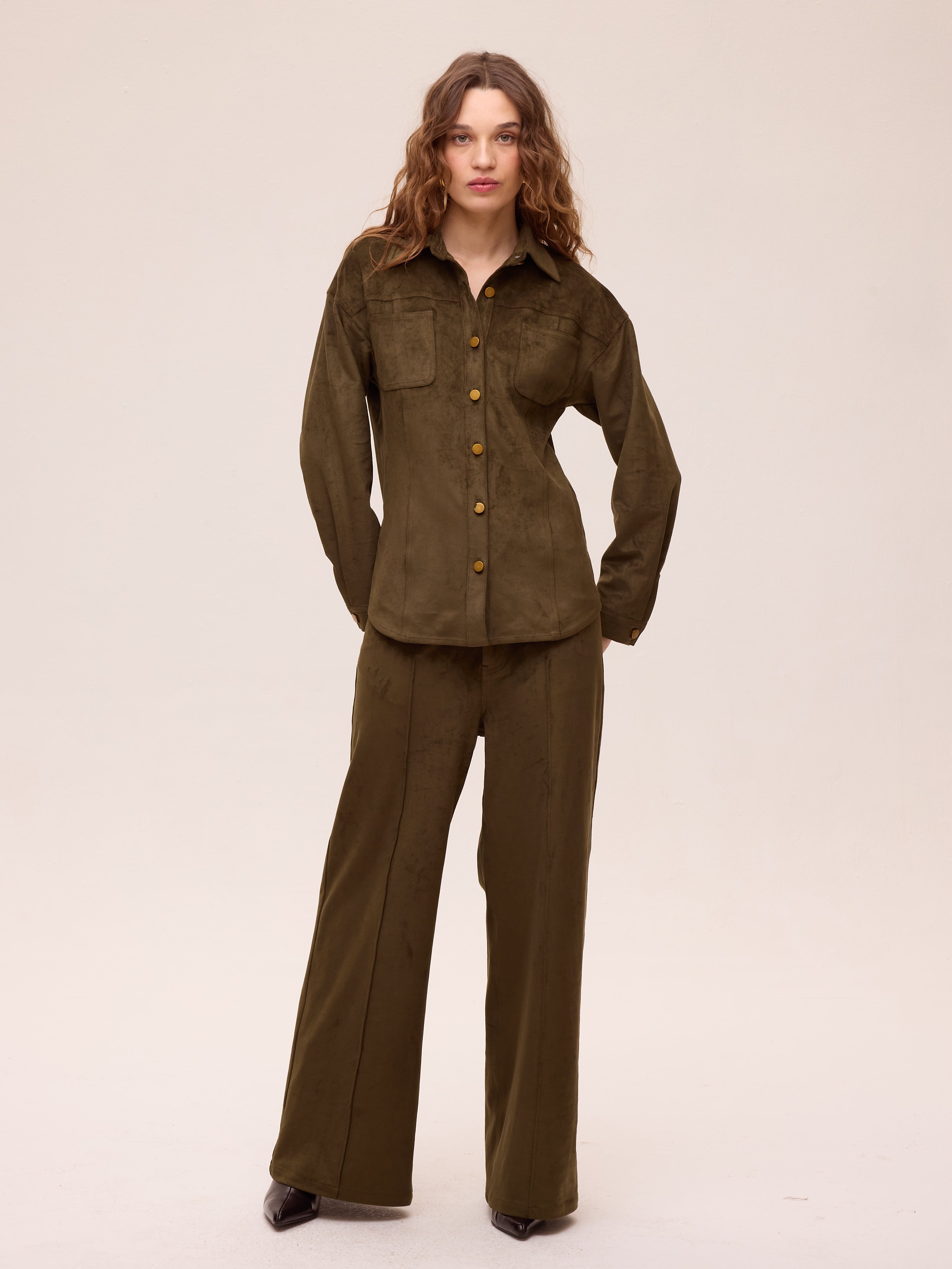 DUSK SUEDE TOP - Camisa ante verde botones metálicos