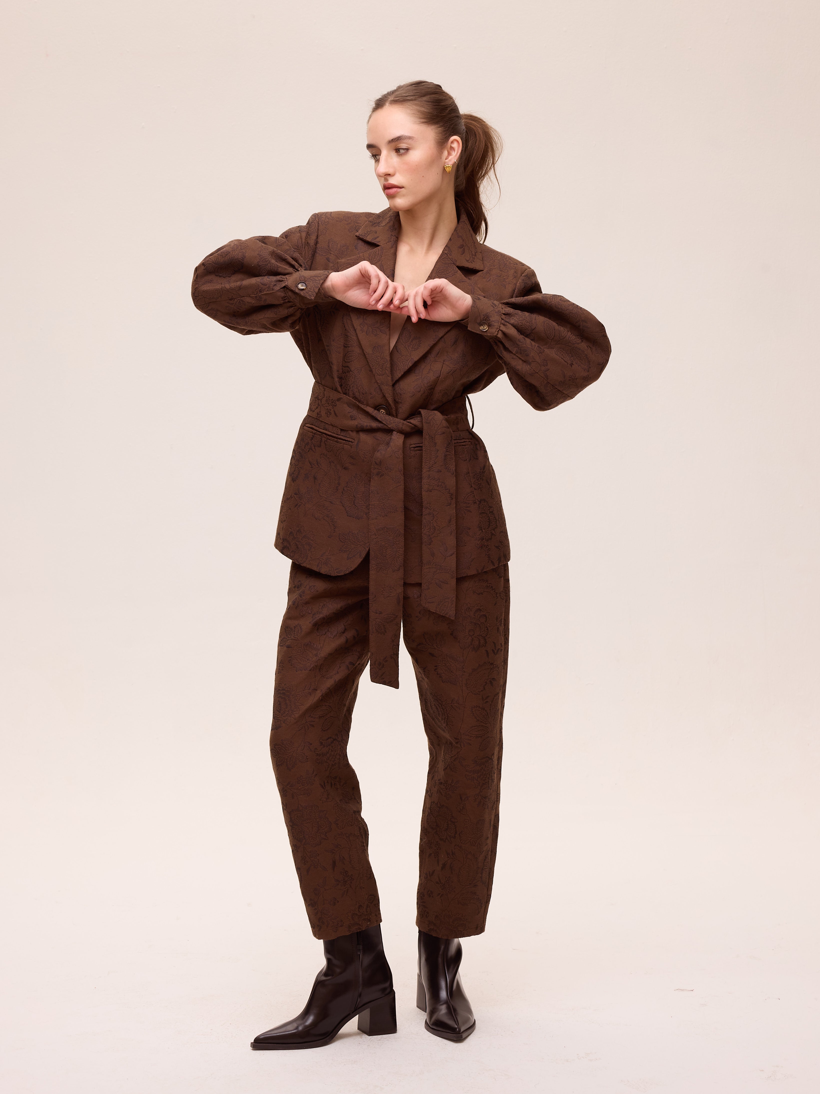 SHELTER BROWN - Blazer damasco bordado flores marrón