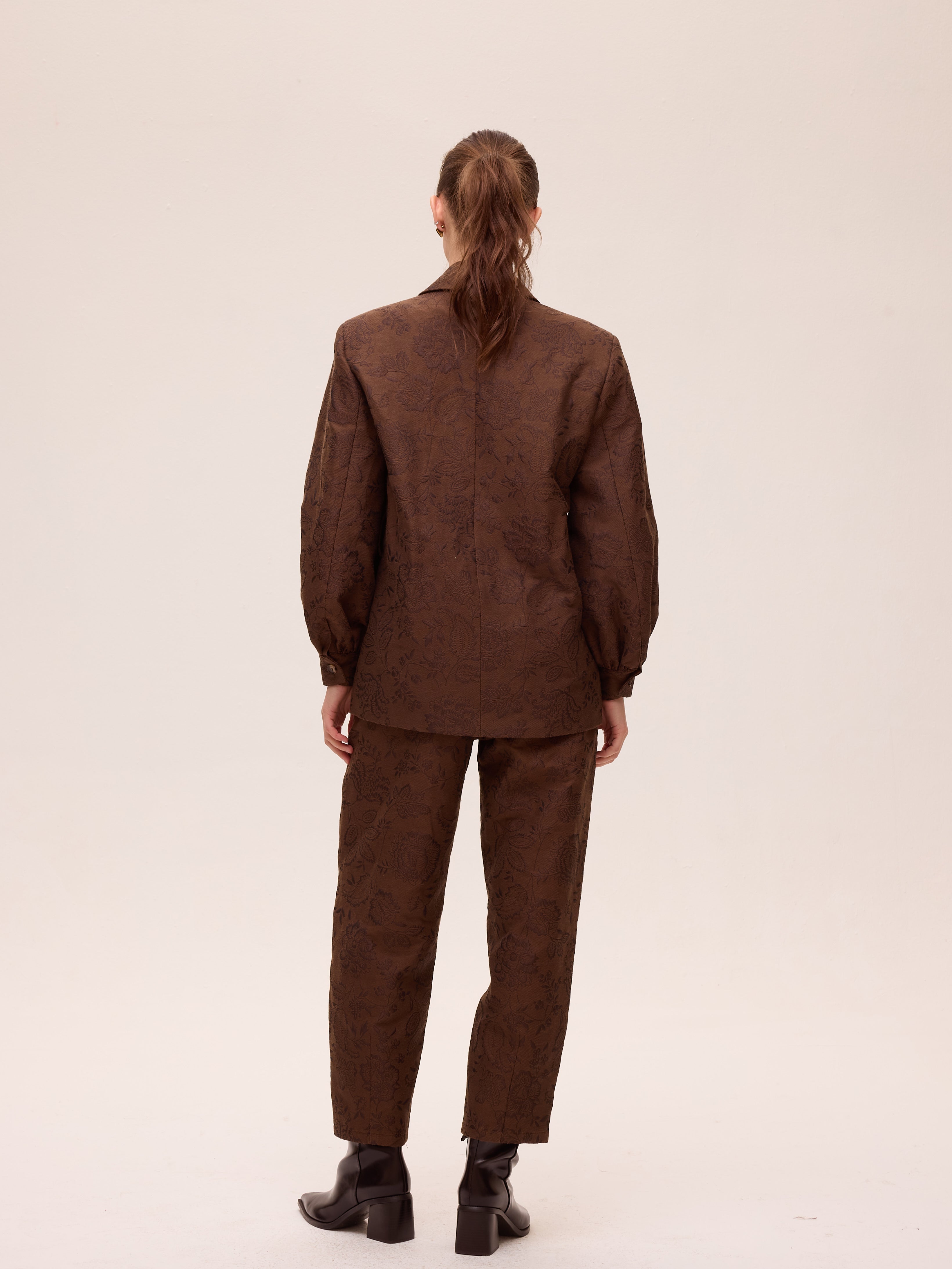 SHELTER BROWN - Blazer damasco bordado flores marrón