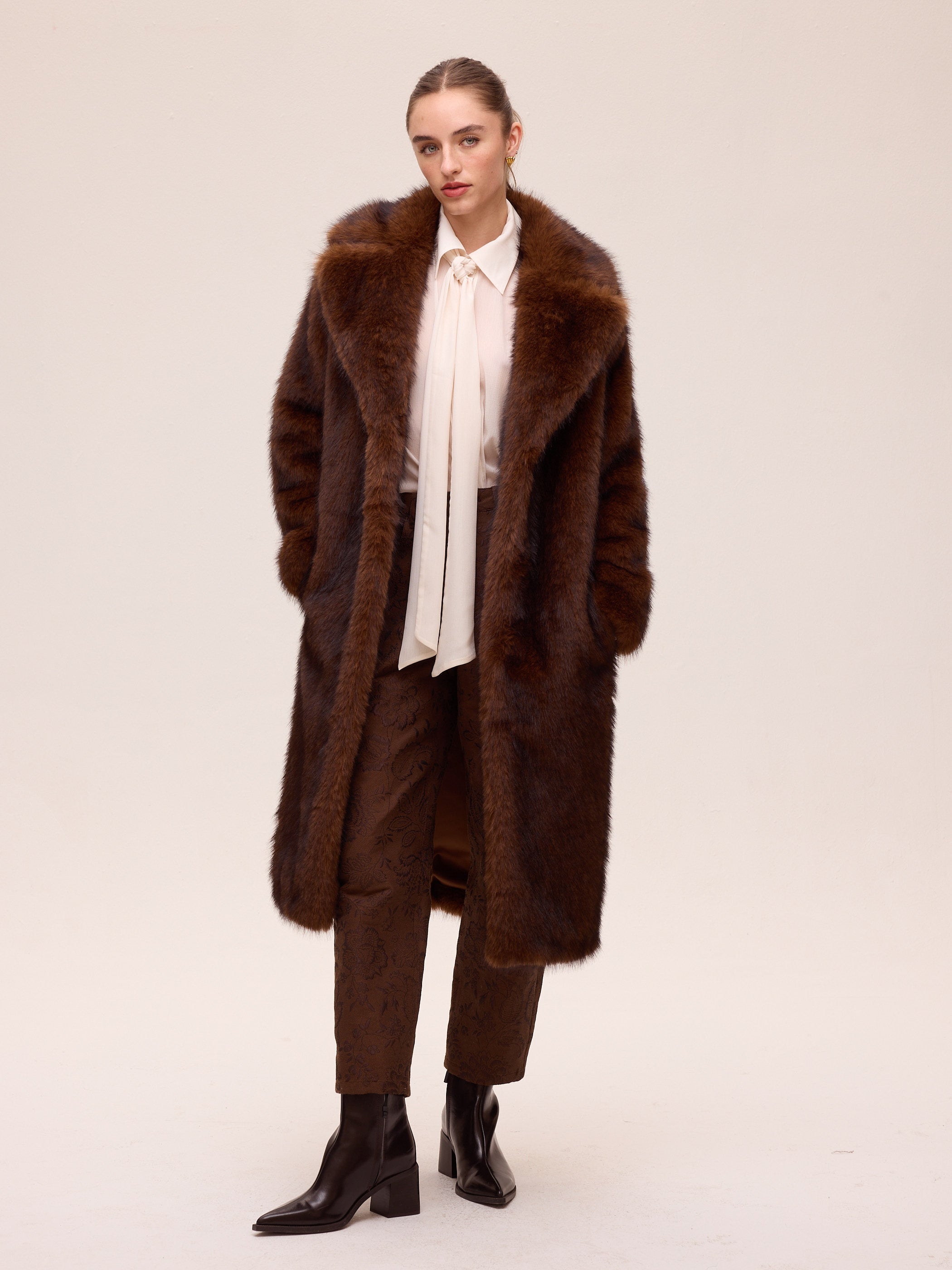 GLOBE BROWN - Abrigo faux fur - Marrón