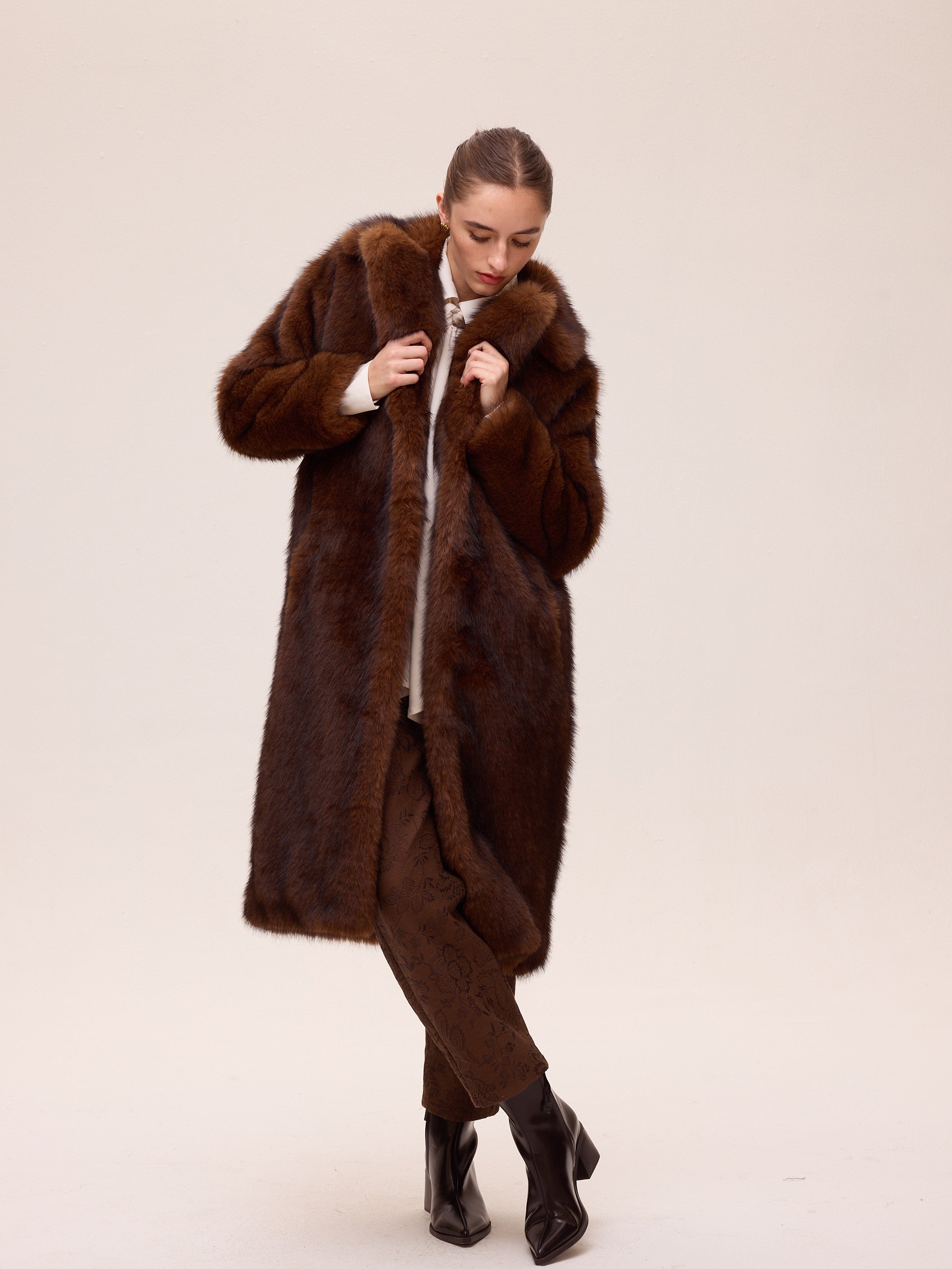 GLOBE BROWN - Abrigo faux fur - Marrón