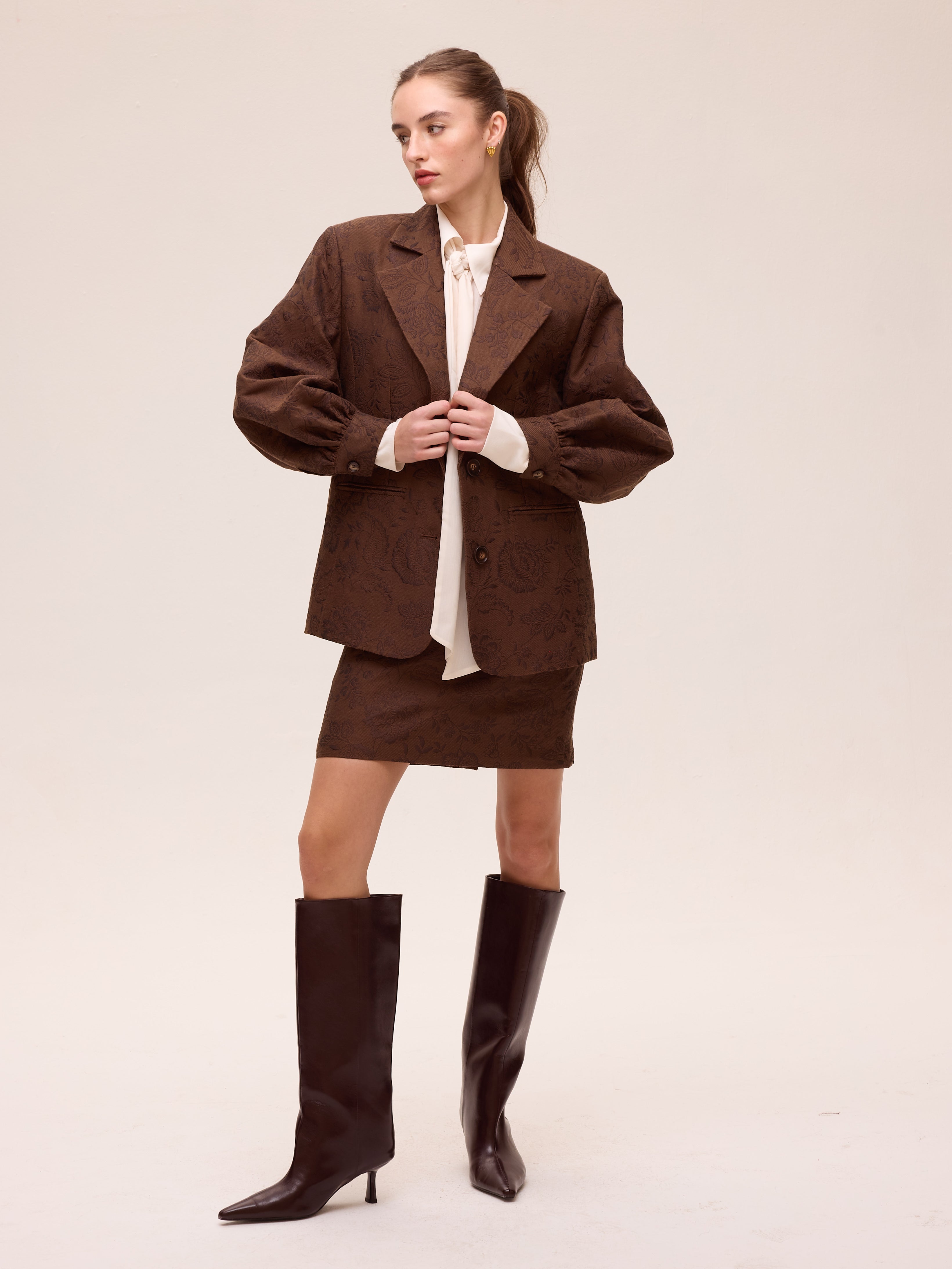 SHELTER BROWN - Blazer damasco bordado flores marrón