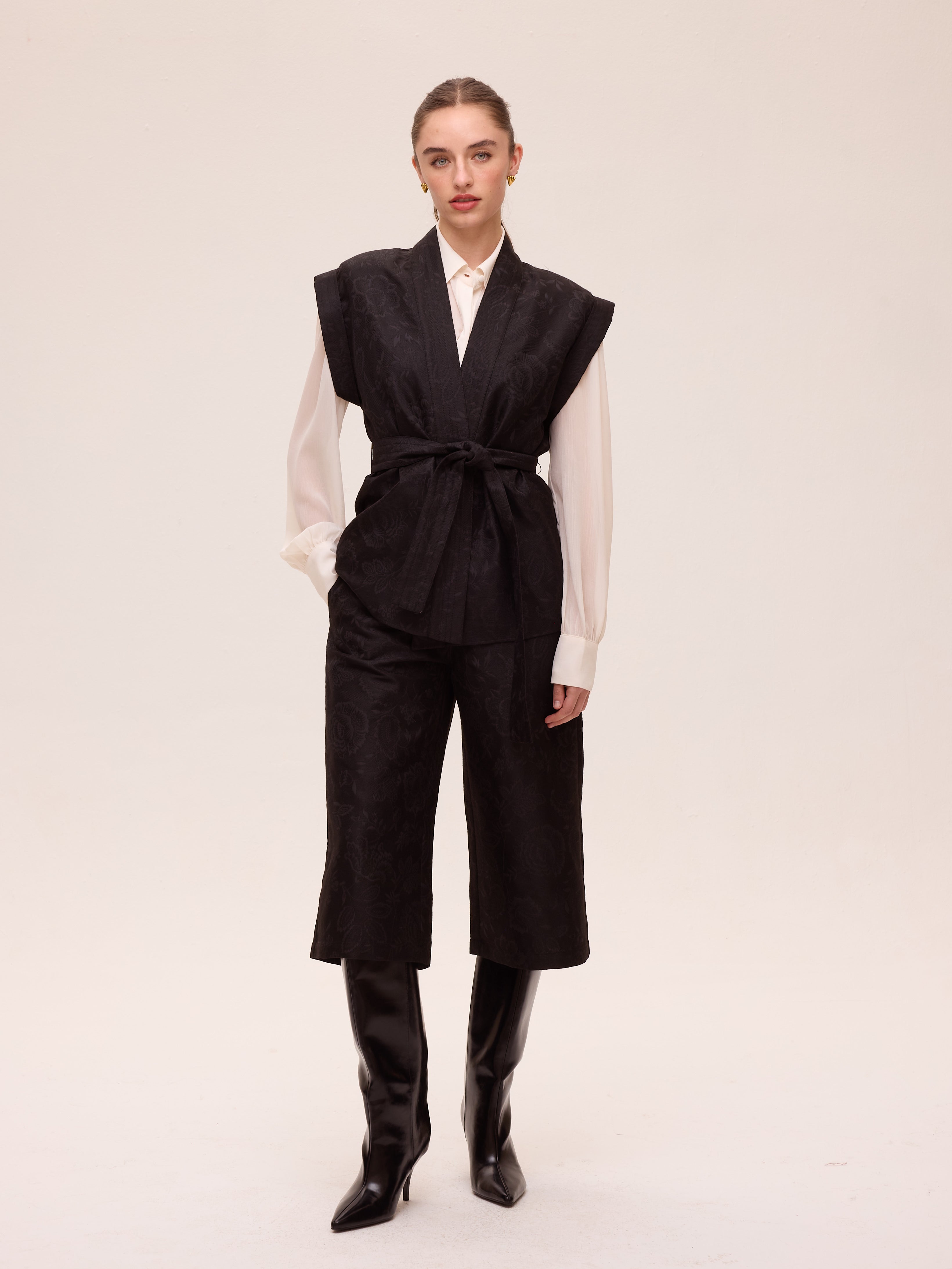 OAK BLACK PANT - Bermuda damasco bordado  flores