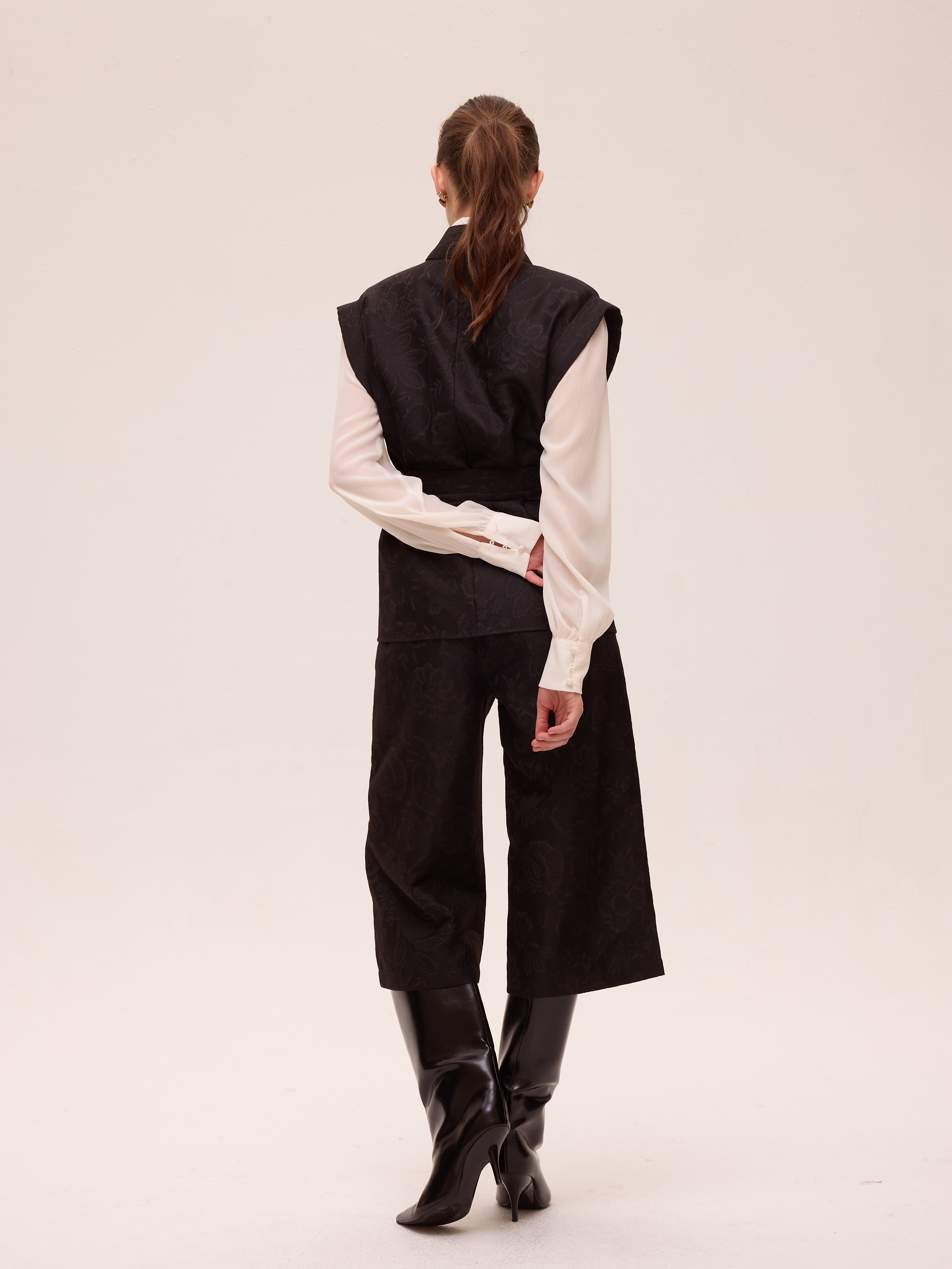 OAK BLACK PANT - Bermuda damasco bordado  flores