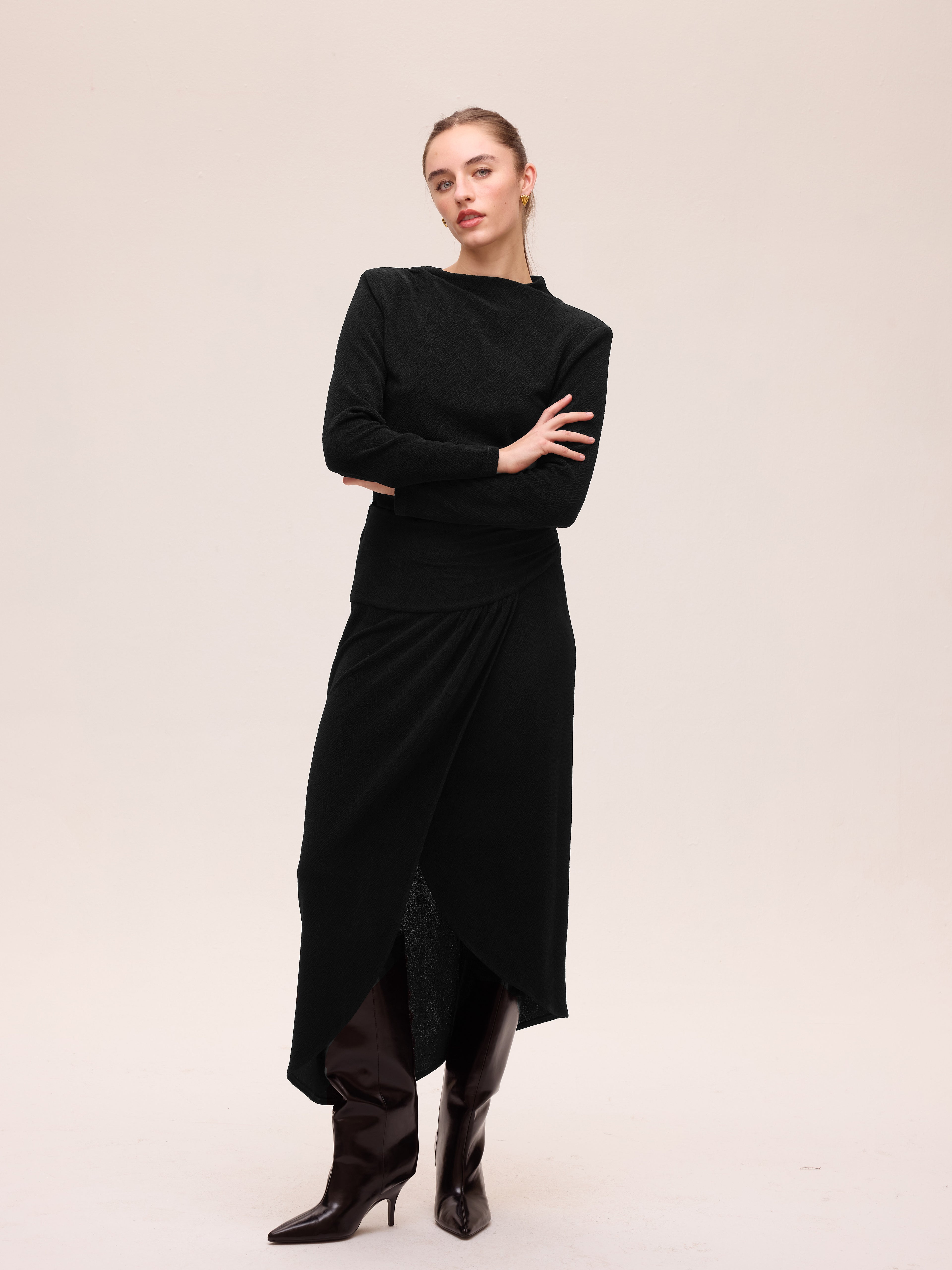 ALBA BLACK - Falda midi drapeada punto negro