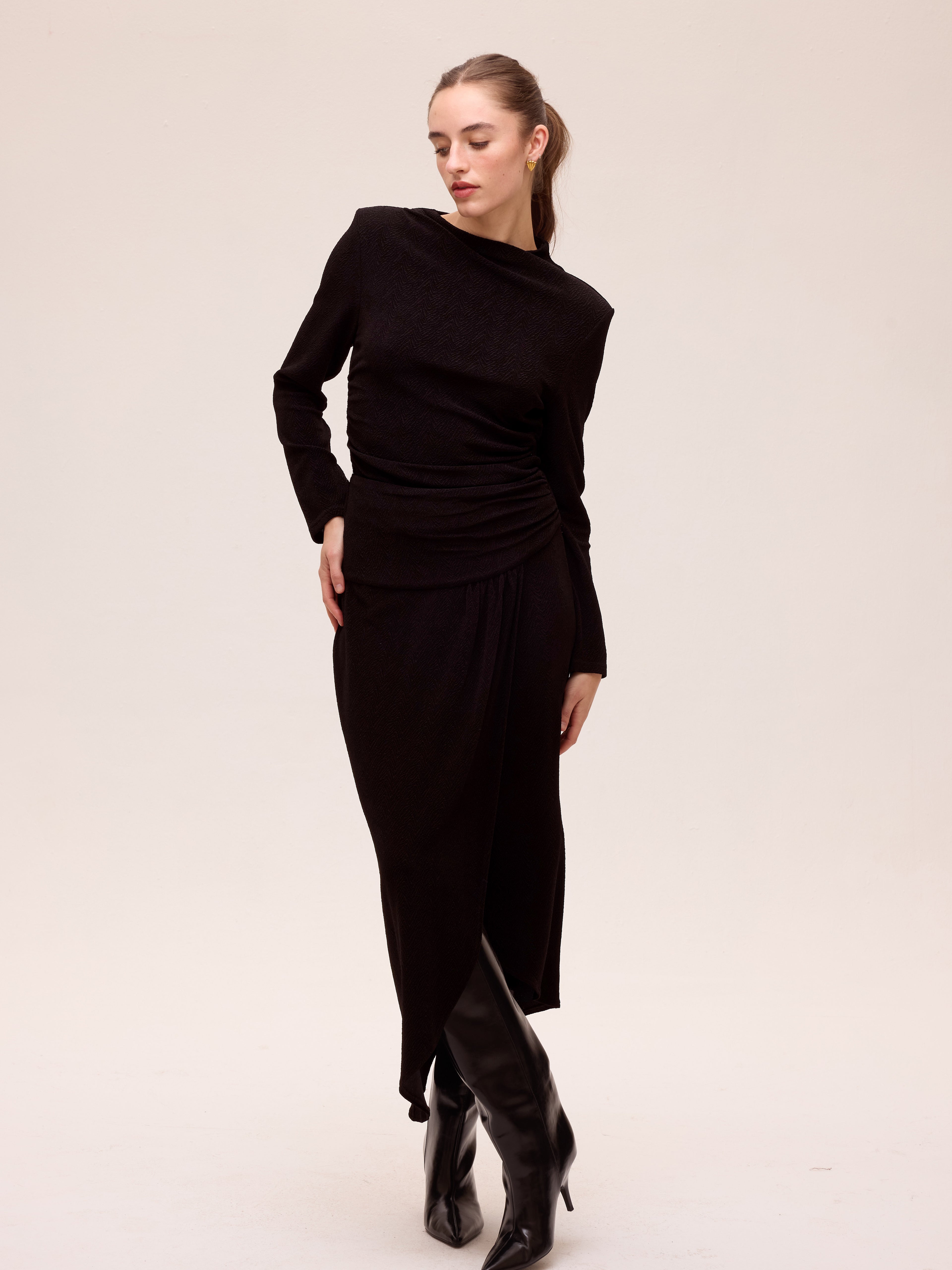 ALBA BLACK - Falda midi drapeada punto negro