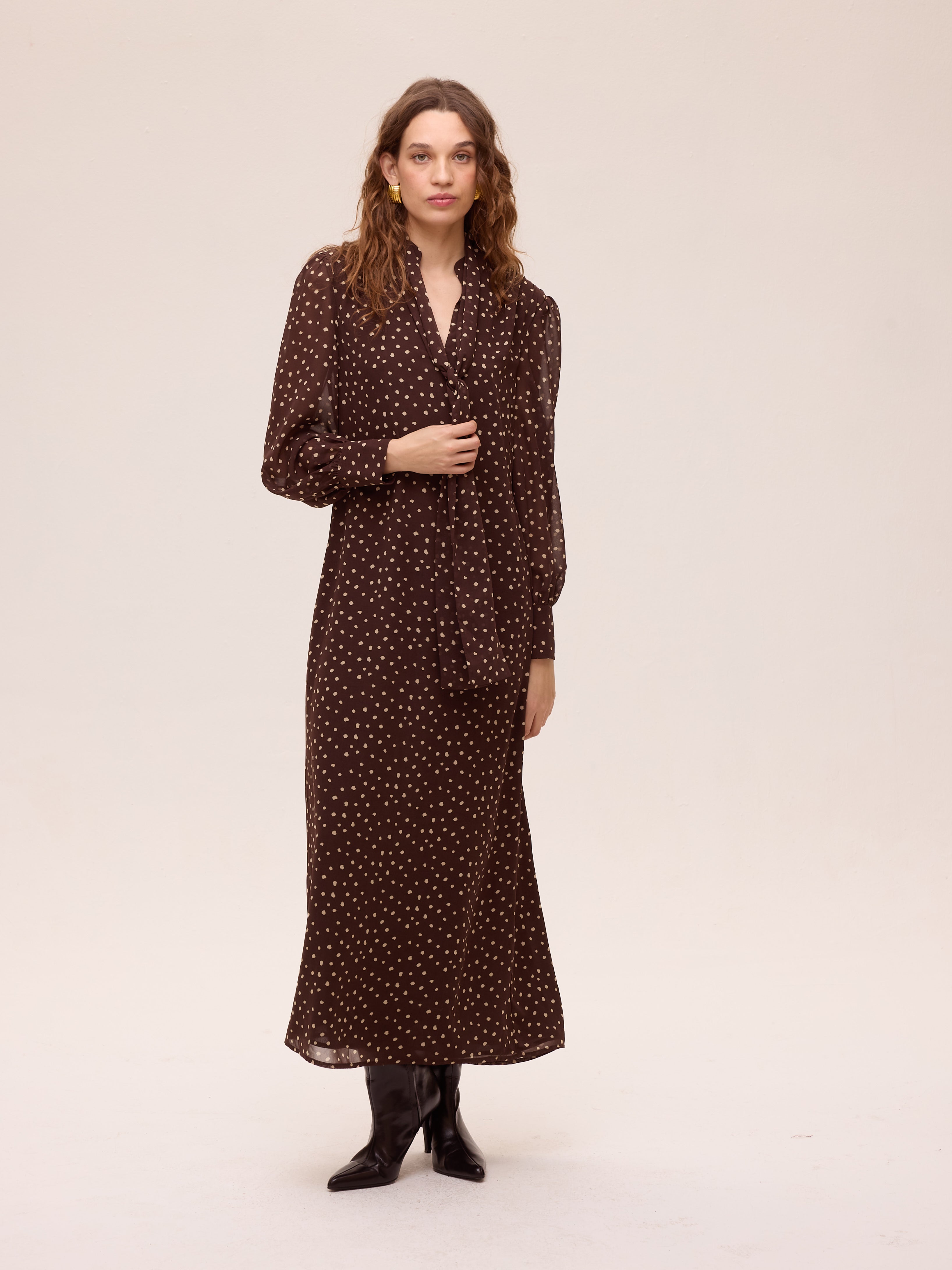 SUMMIT BROWN - Vestido amplio gasa lunares marrón