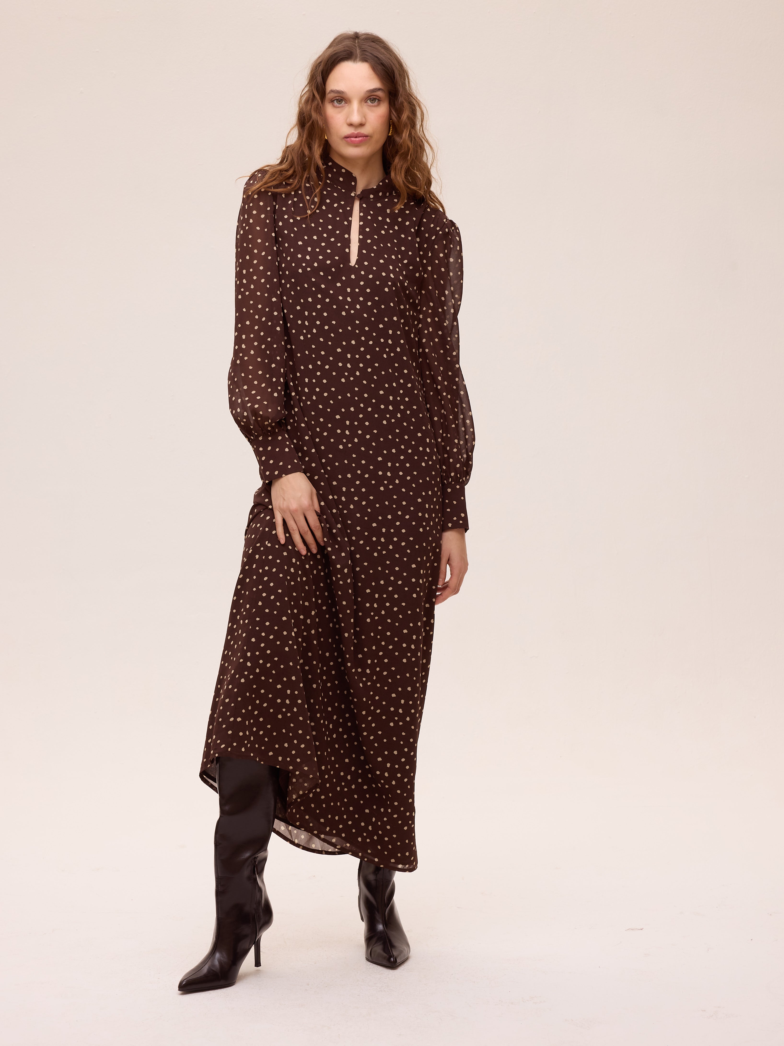 SUMMIT BROWN - Vestido amplio gasa lunares marrón