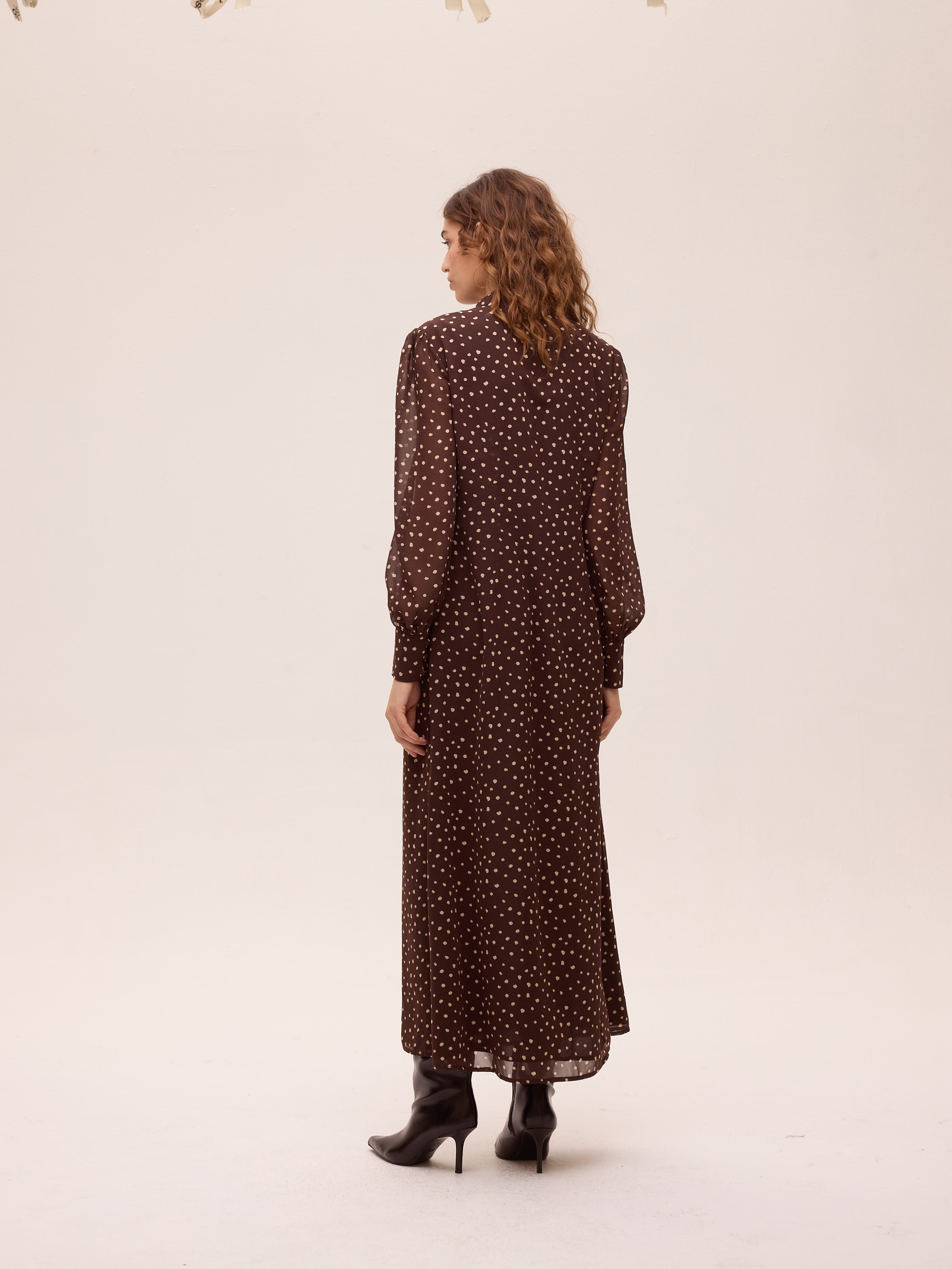 SUMMIT BROWN - Vestido amplio gasa lunares marrón