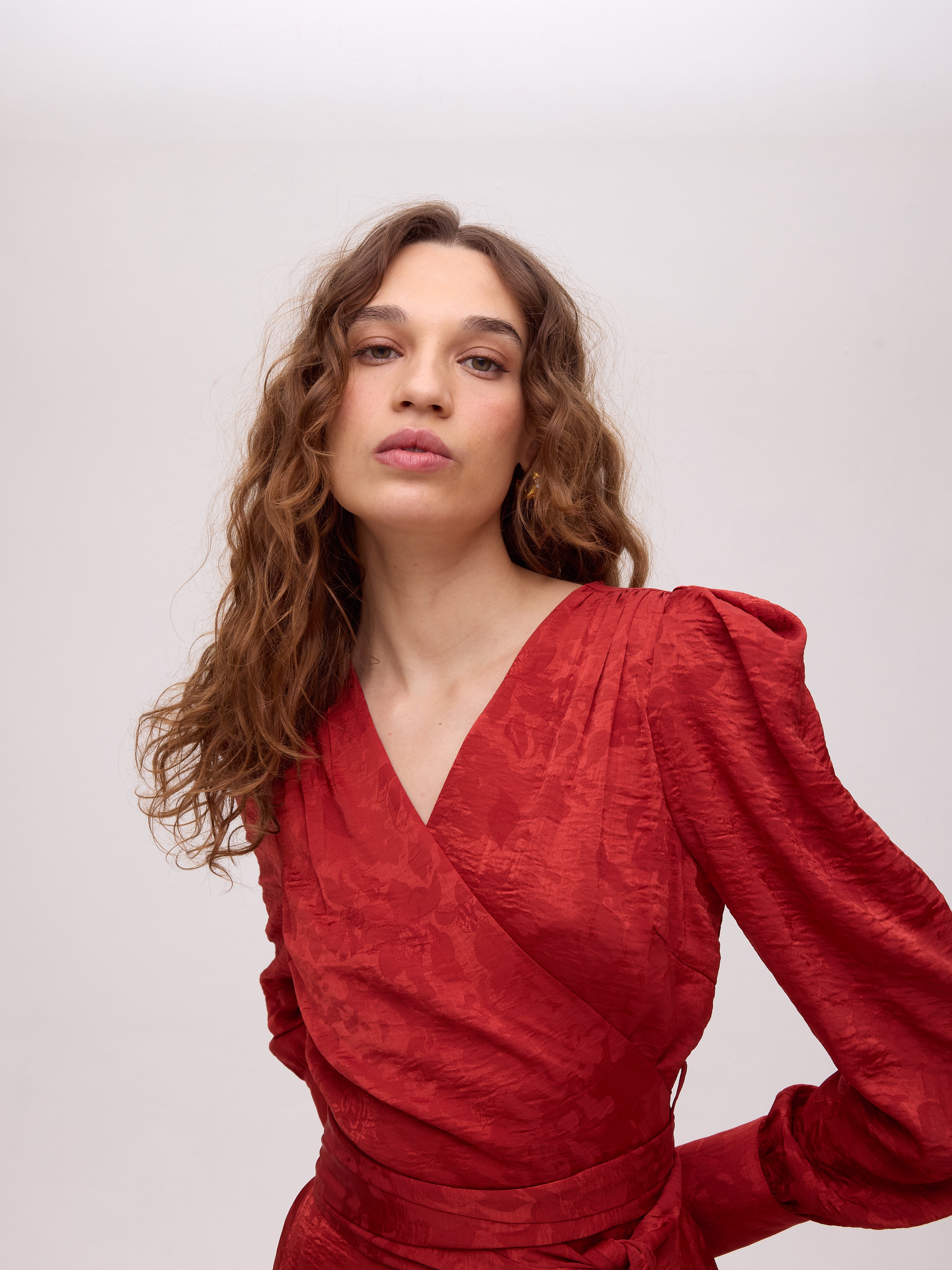 NOCTE - Vestido wrap jaquard floral volantes