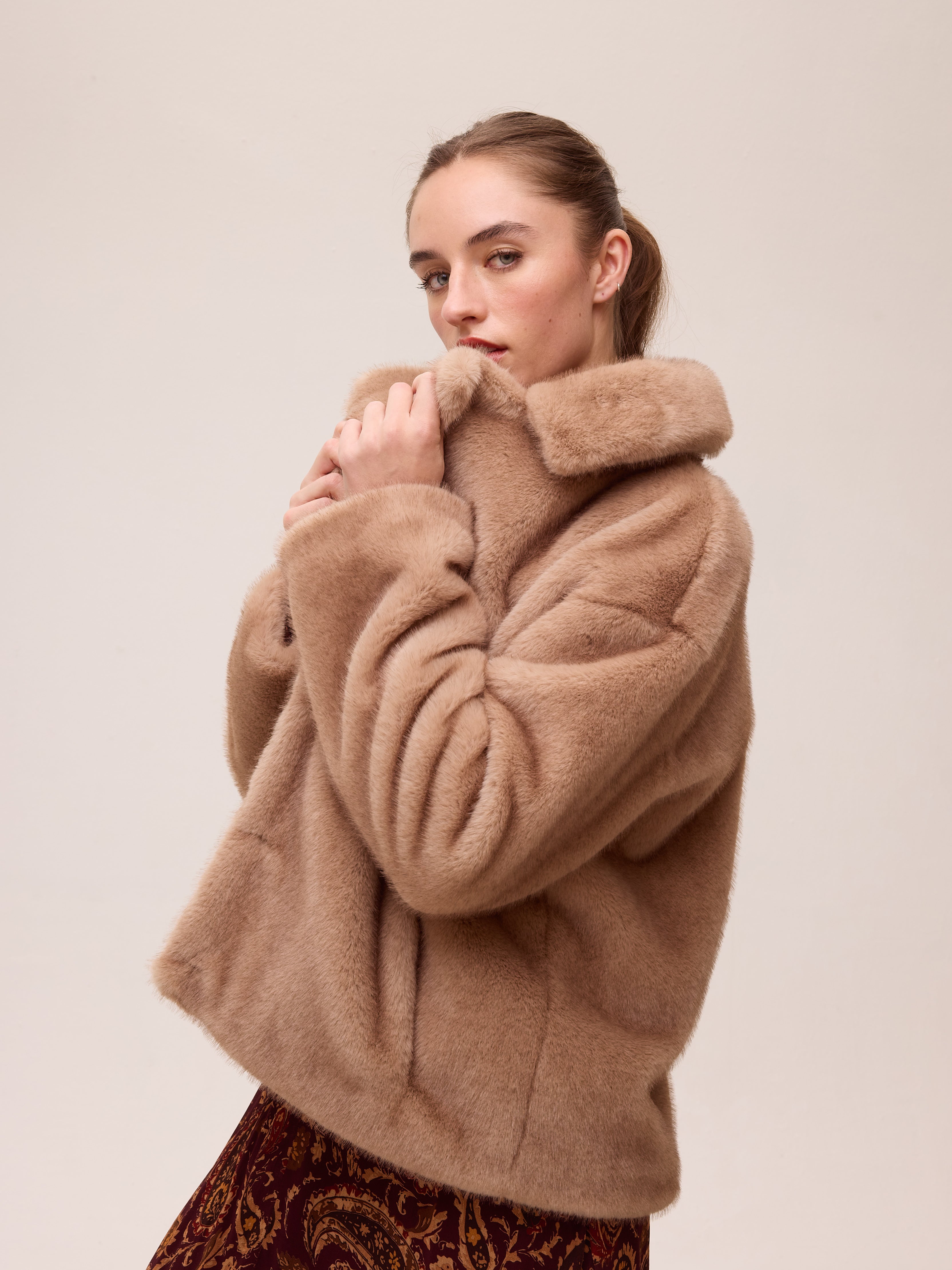 FREEWAY CAMEL - Chaquetón corto faux fur camel