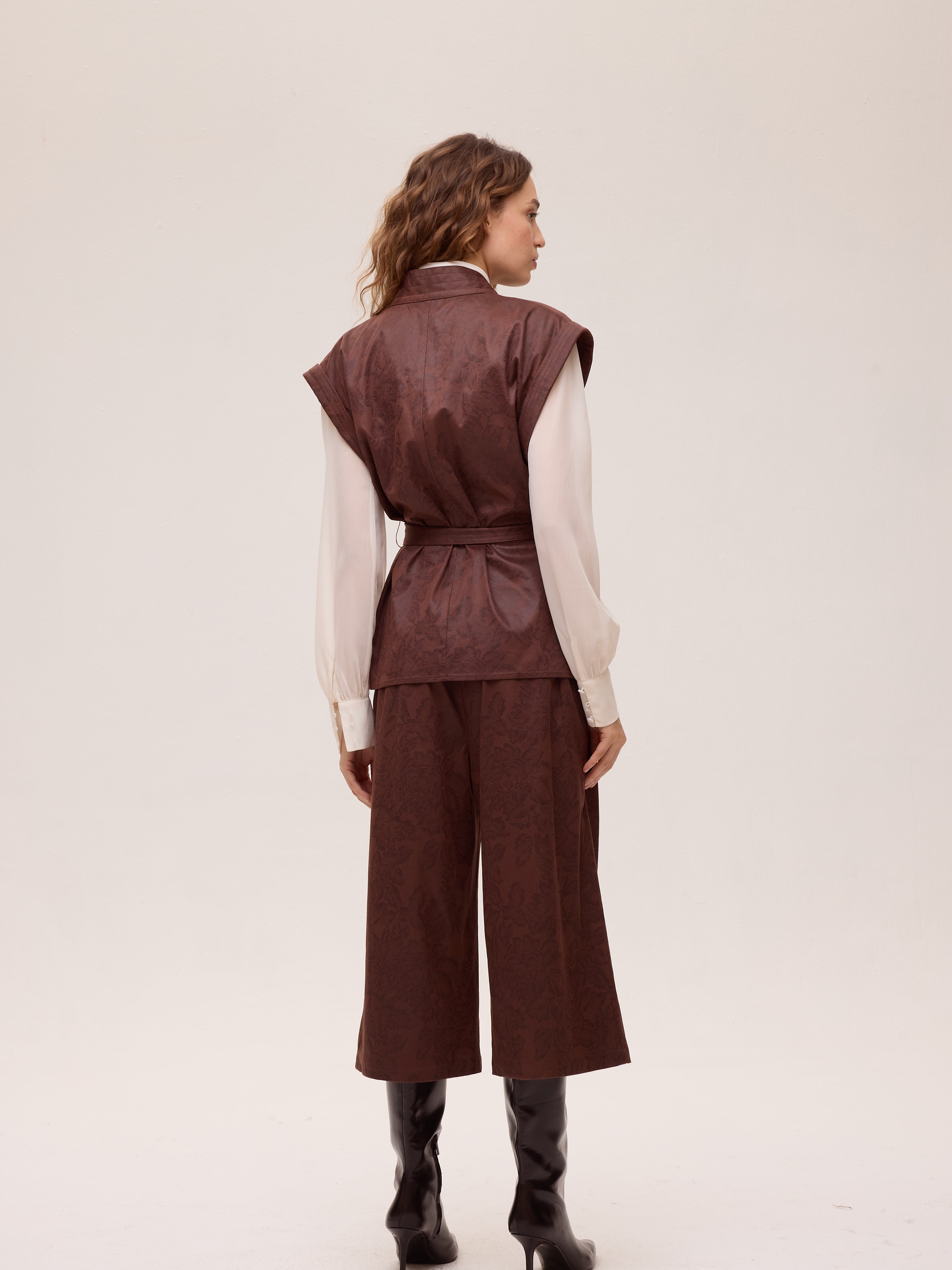 OAK BROWN PANT - Bermuda ecopiel estampado flores marrón