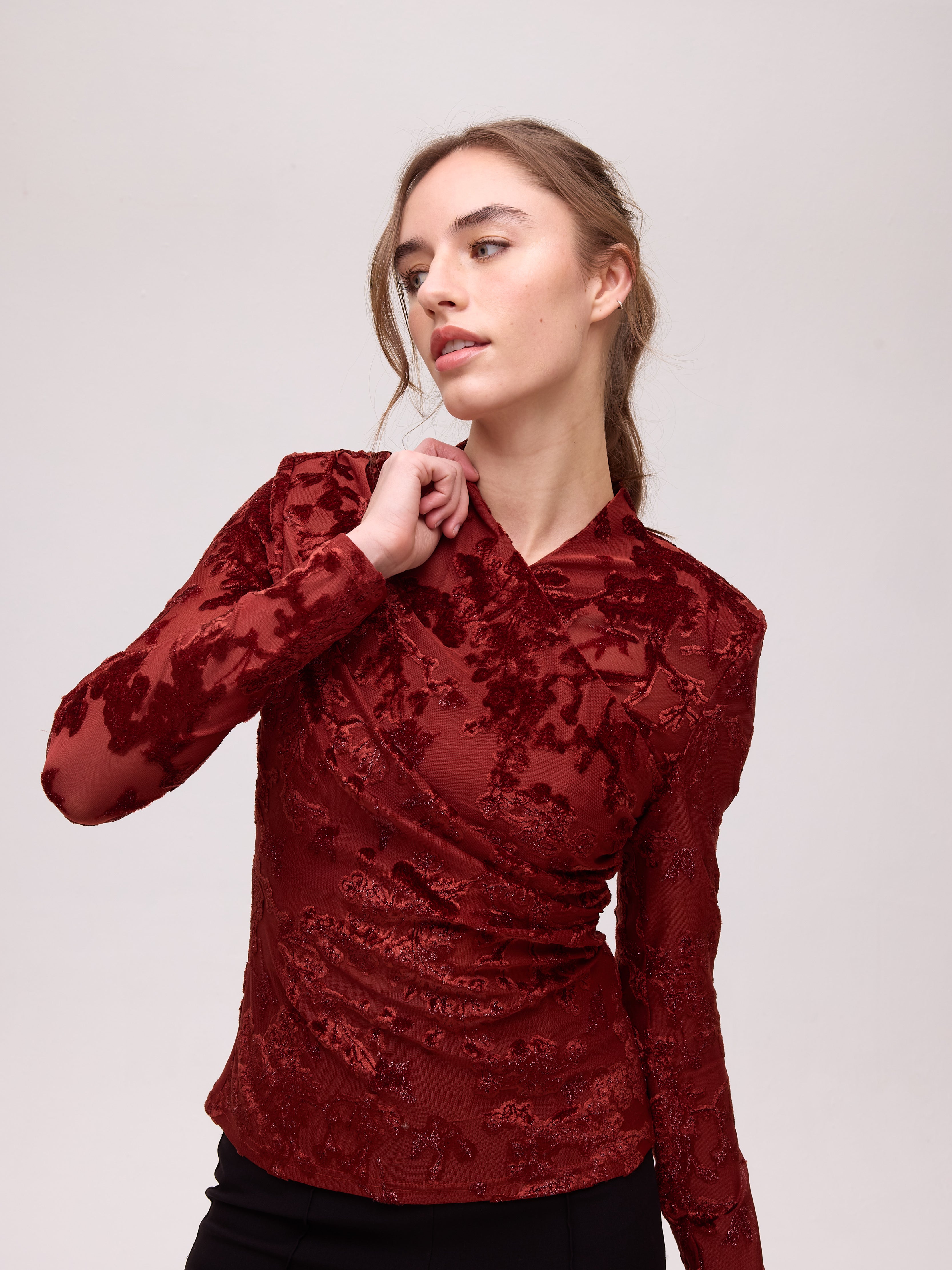 ASTRA VELVET - Top flocado escote envolvente color terracota