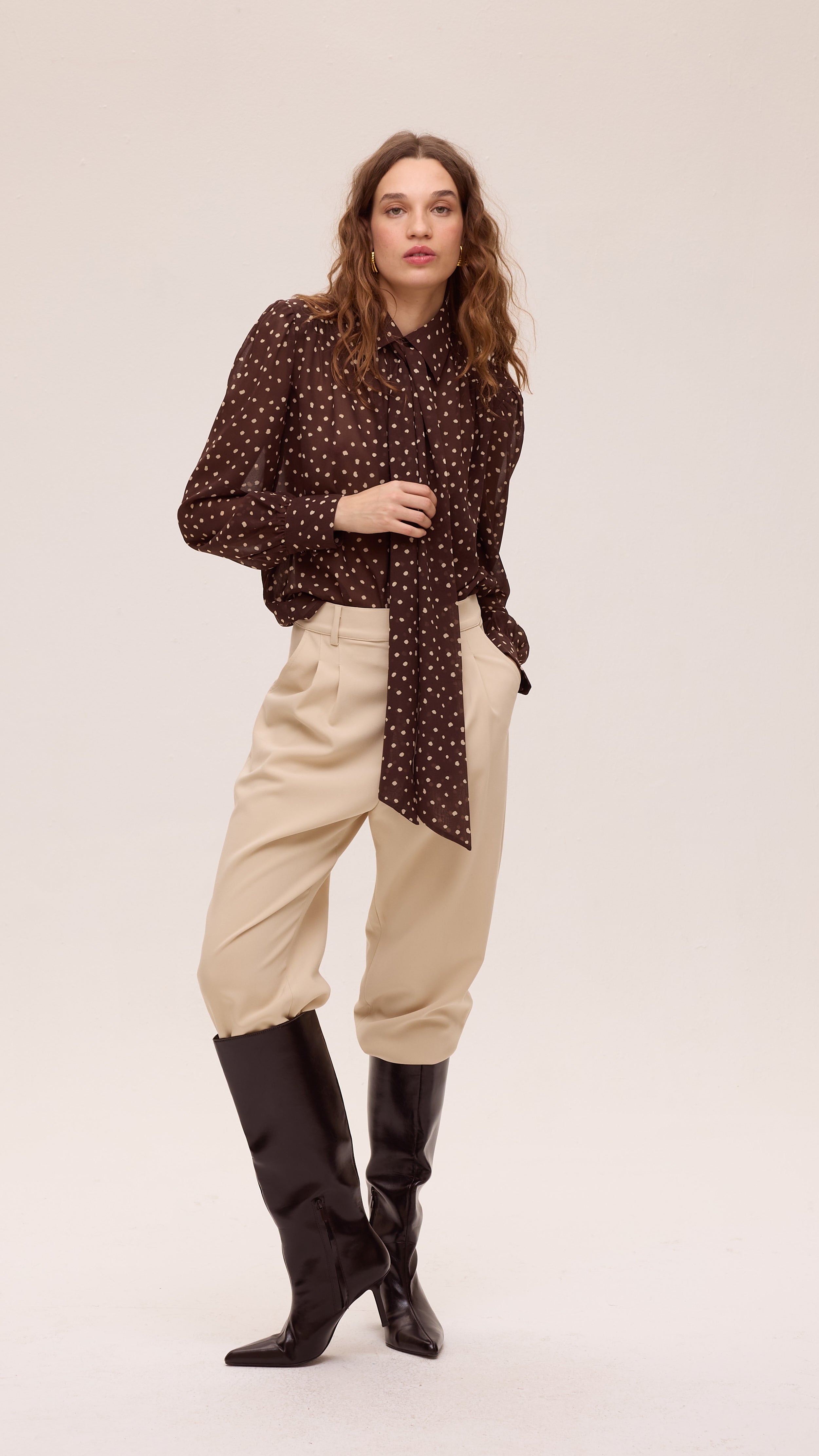 NUBE - Pantalón pegged crudo